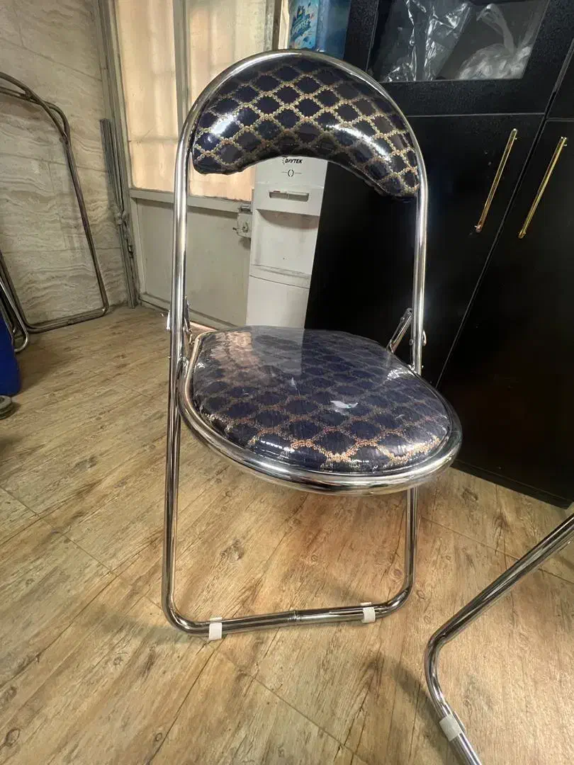 صندلی تاشو|صندلی و نیمکت|قدس, شهرقدس|دیوار