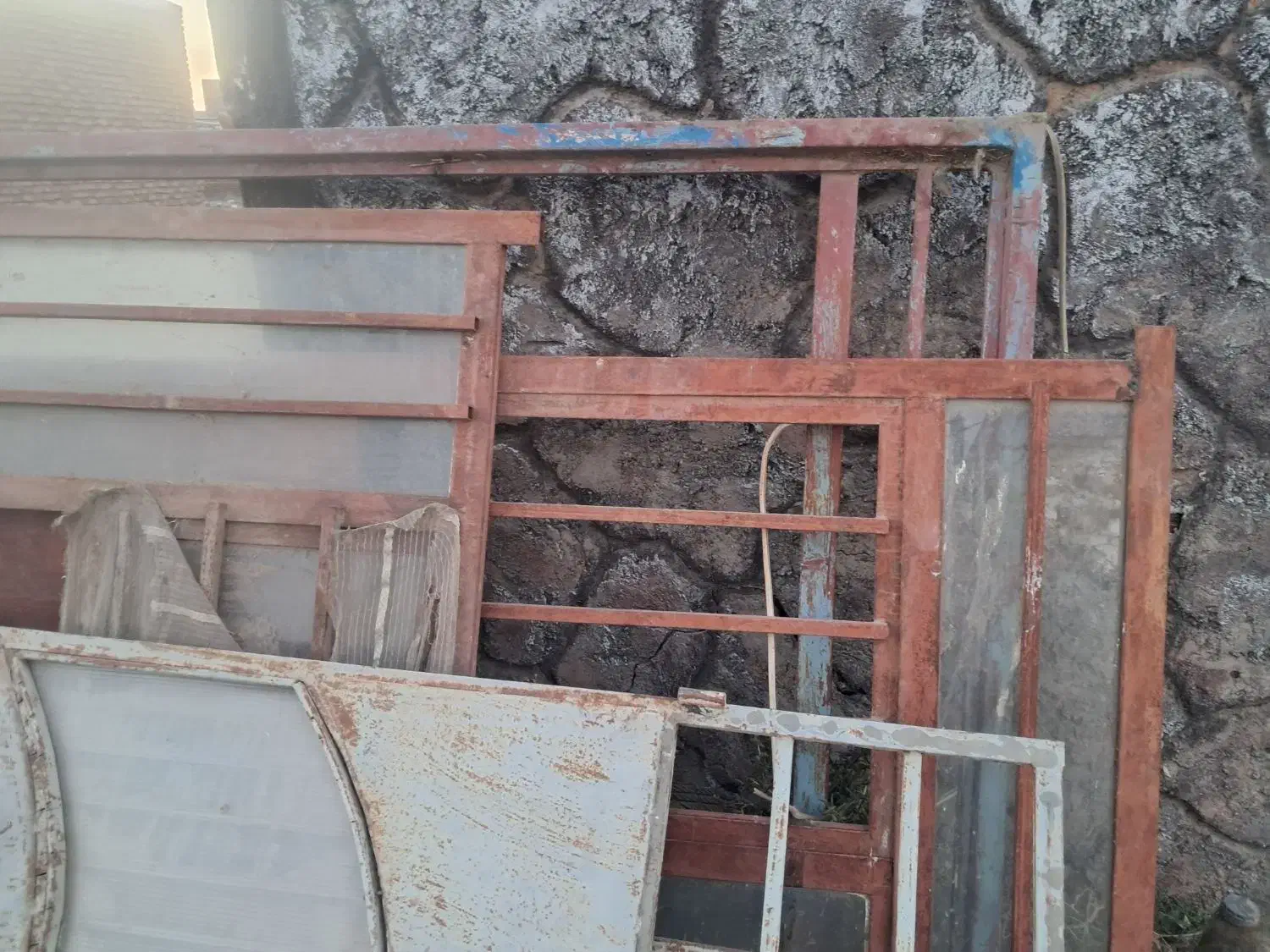 درب حیاط ودرب خانه وپنجره خانه|مصالح و تجهیزات ساختمان|سراب, |دیوار