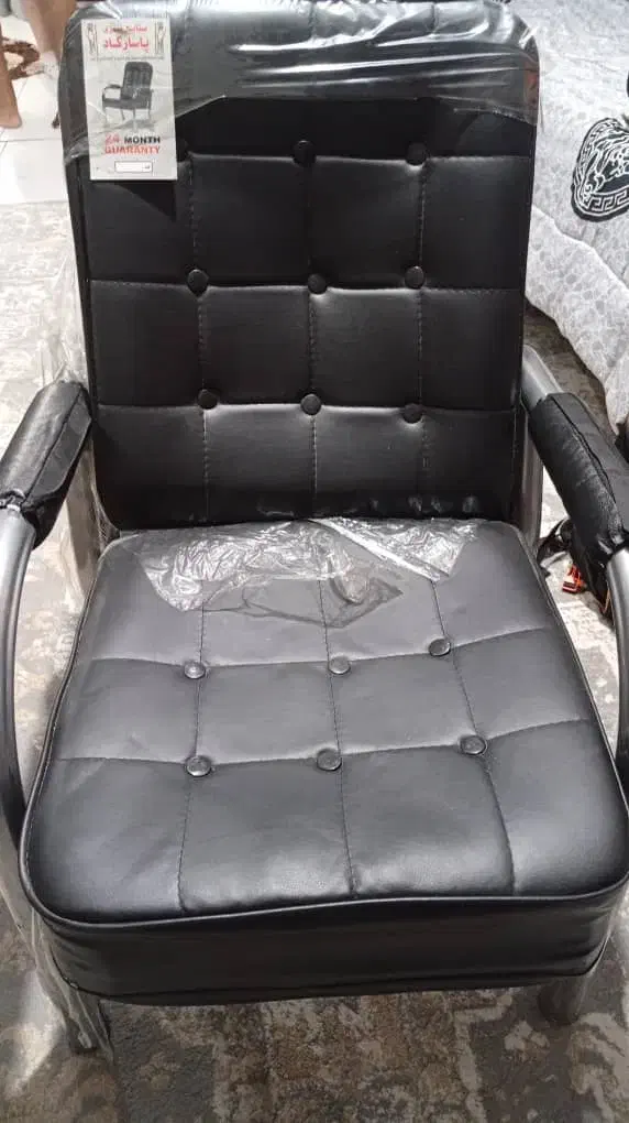 صندلی اداری کاملا نو و بدون زنگ زدگی|مبلمان اداری|قشم, |دیوار