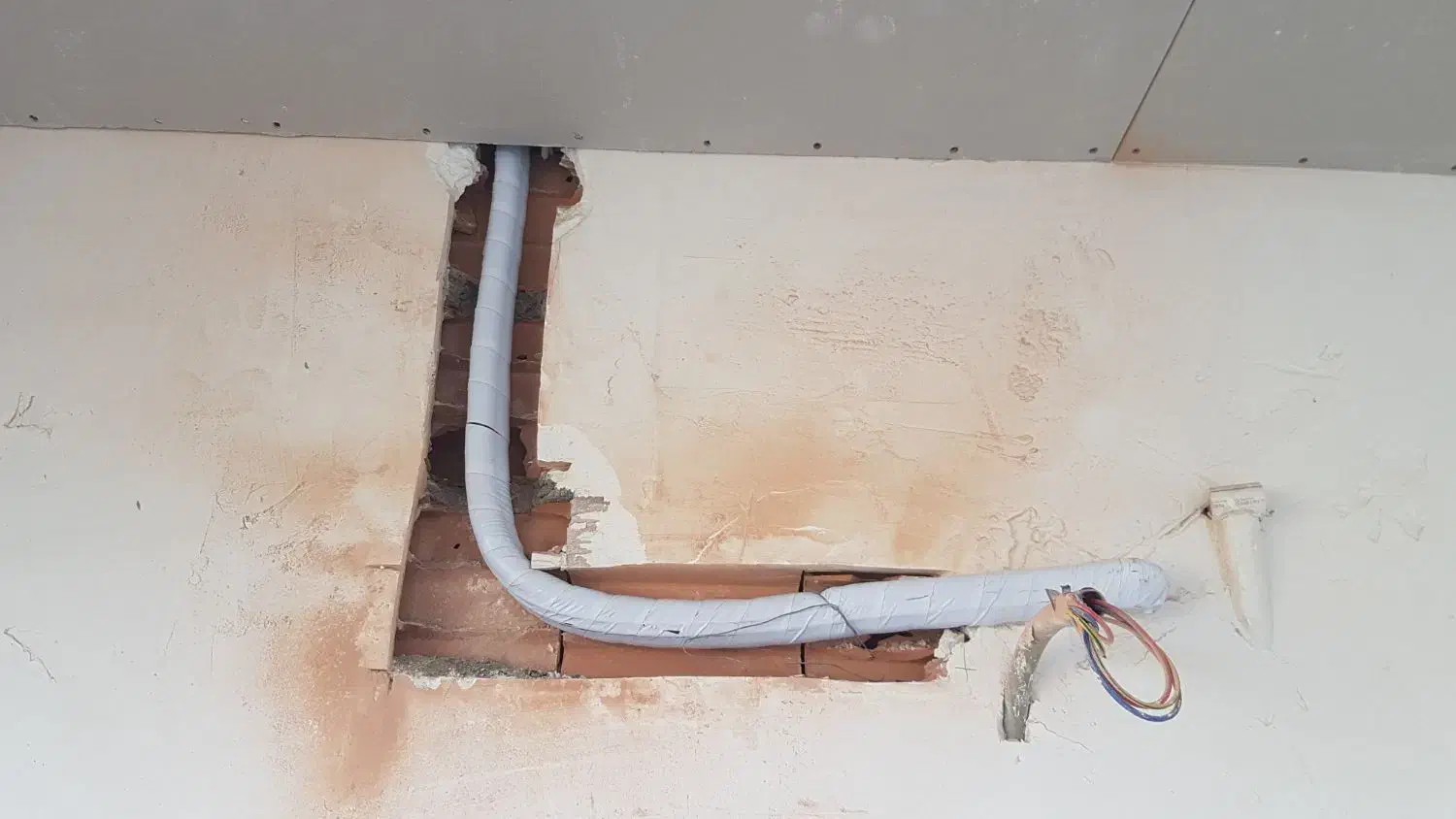 لوله گذاری.نصب.تعمیر و سرویس اسپلیت به صورت تخصصی|خدمات پیشه و مهارت|رشت, پل تالشان|دیوار