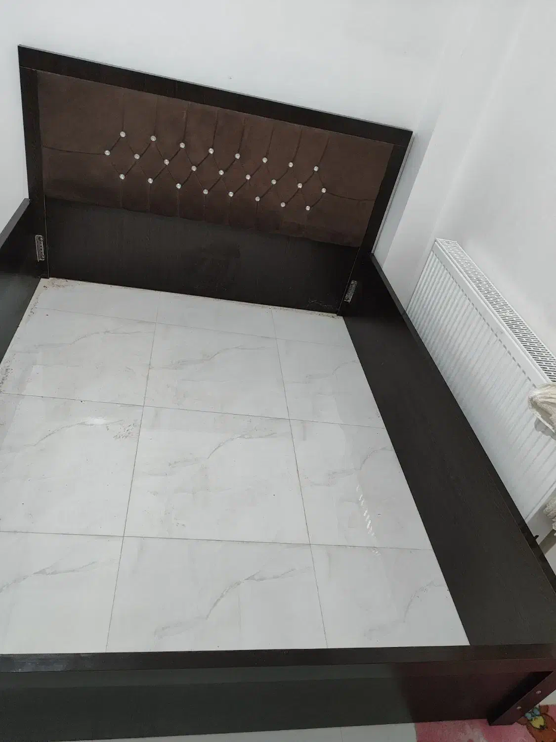 تخت دونفره ام دی اف در حد نو|تخت و سرویس خواب|رضوانشهر, |دیوار