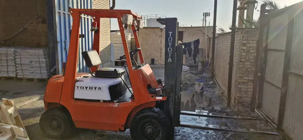 لیفتراک تویوتا 2/5تن|ماشین‌آلات صنعتی|ایوانکی, |دیوار