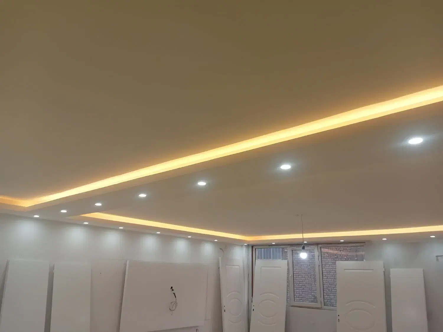 برق کاری ساختمان برقکار سیار تعمیرات برق|خدمات پیشه و مهارت|شیراز, بعثت|دیوار