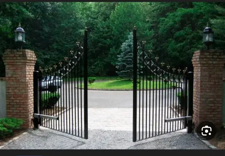 ساخت انواع در پنچره اجرای شیروانی وخرده کاری|خدمات پیشه و مهارت|بروجرد, |دیوار