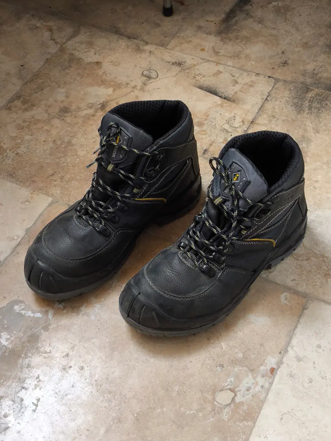 کفش کار 42|کیف، کفش، کمربند|ساری, |دیوار