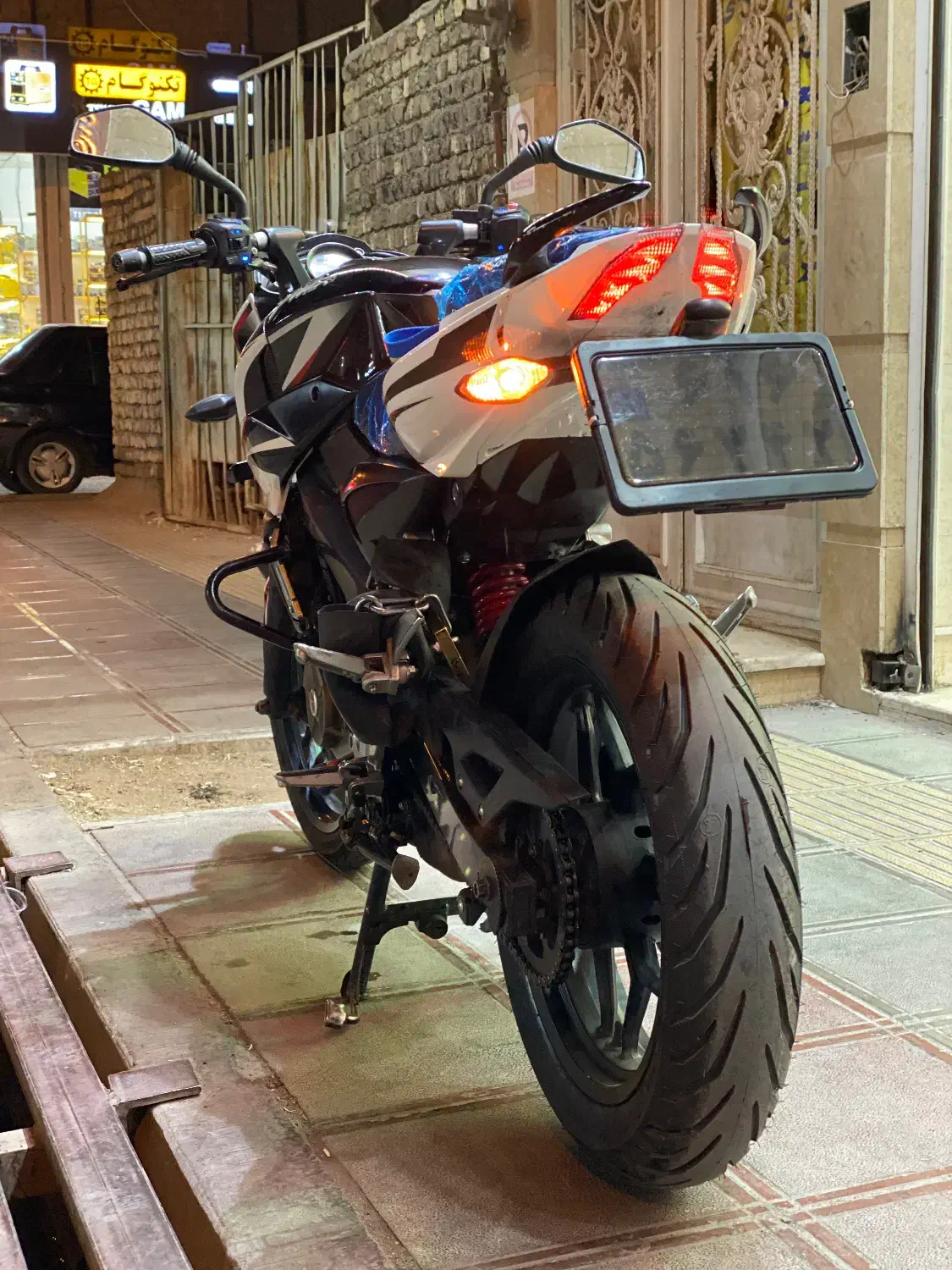 Ns200|موتورسیکلت|قم, نیروگاه|دیوار