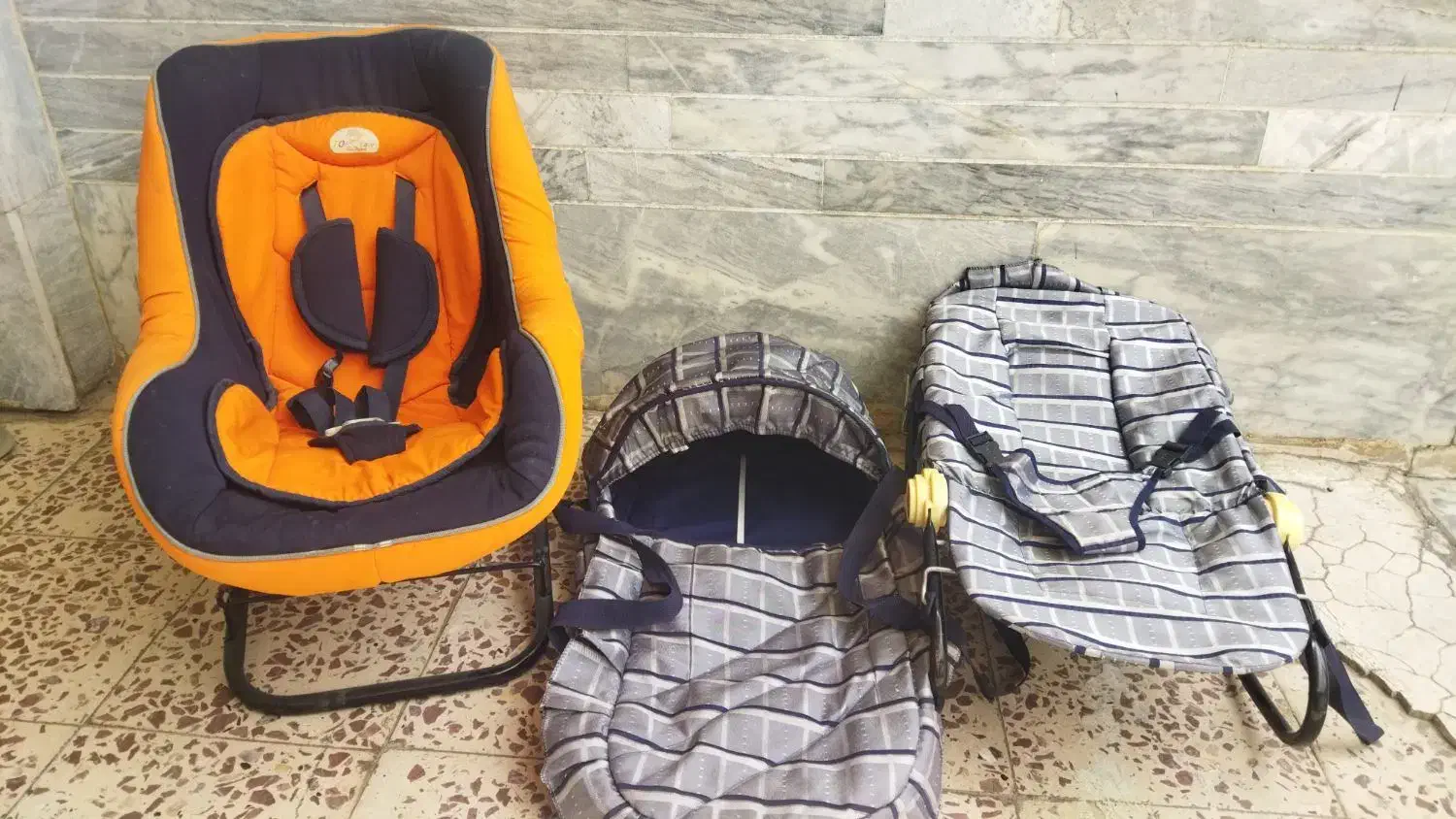 تعدادی وسایل بچه|کالسکه و لوازم جانبی|کرمانشاه, |دیوار