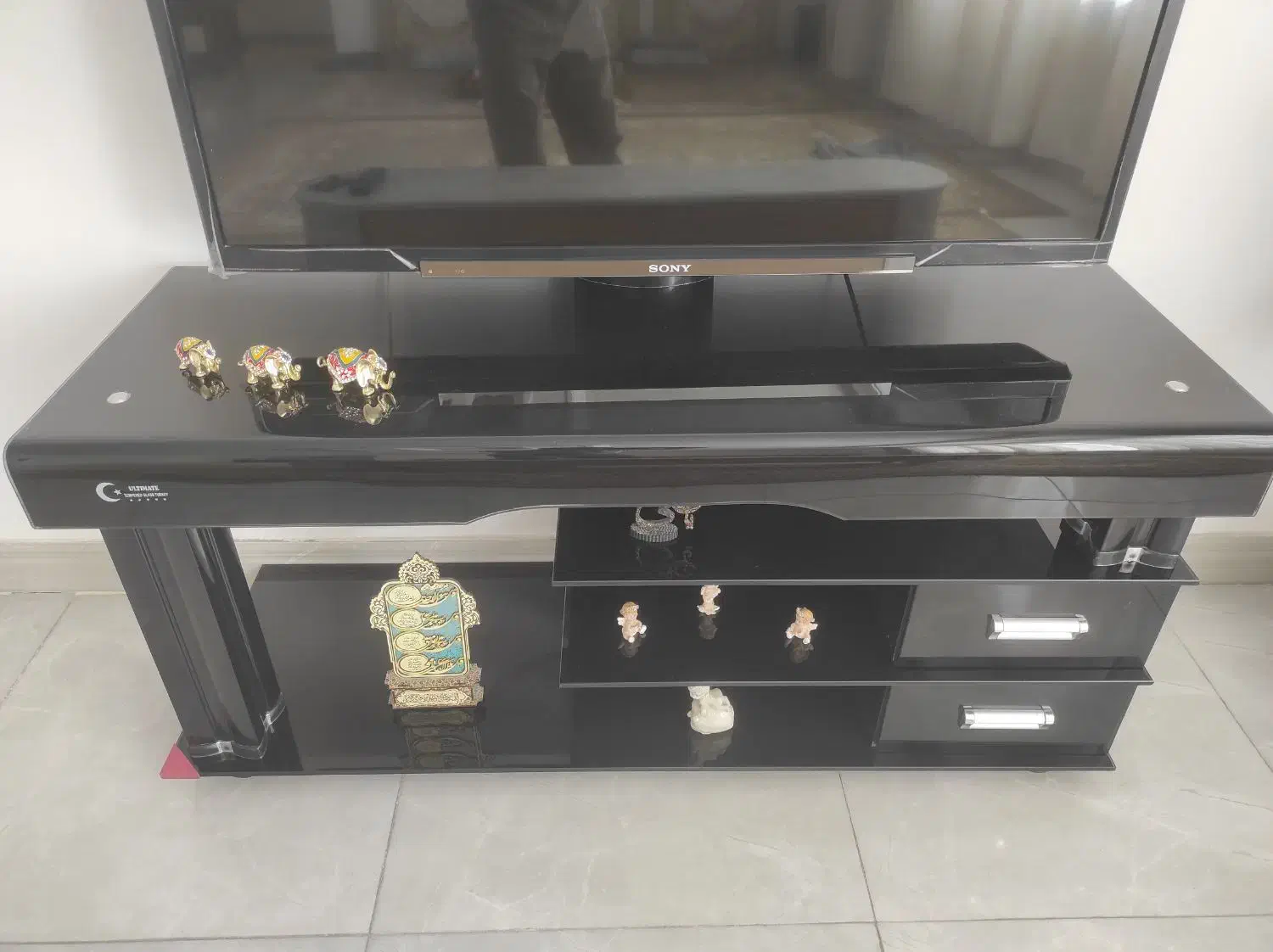 میز تلویزیون درحدنو بدون خط و خش|میز تلویزیون|قلقل رود, |دیوار