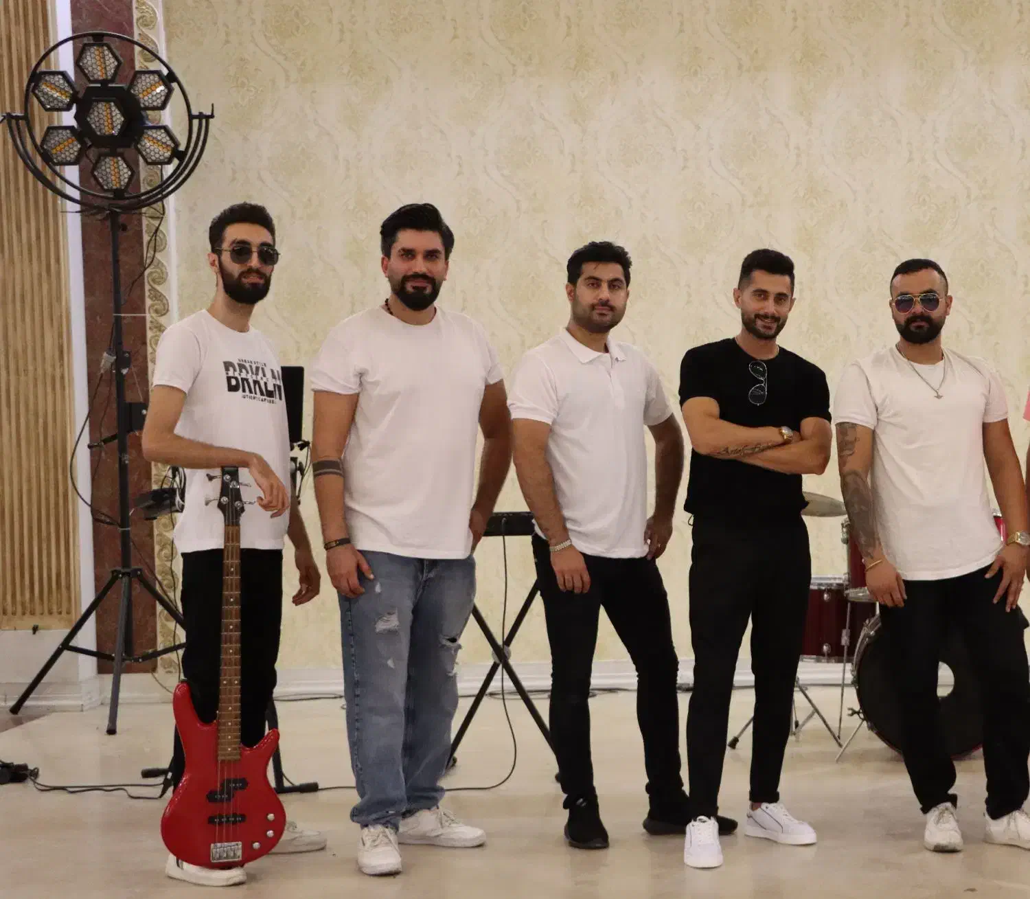 گروه موزیک و دیجی|خدمات پذیرایی، مراسم|رشت, سعدی (تختی)|دیوار