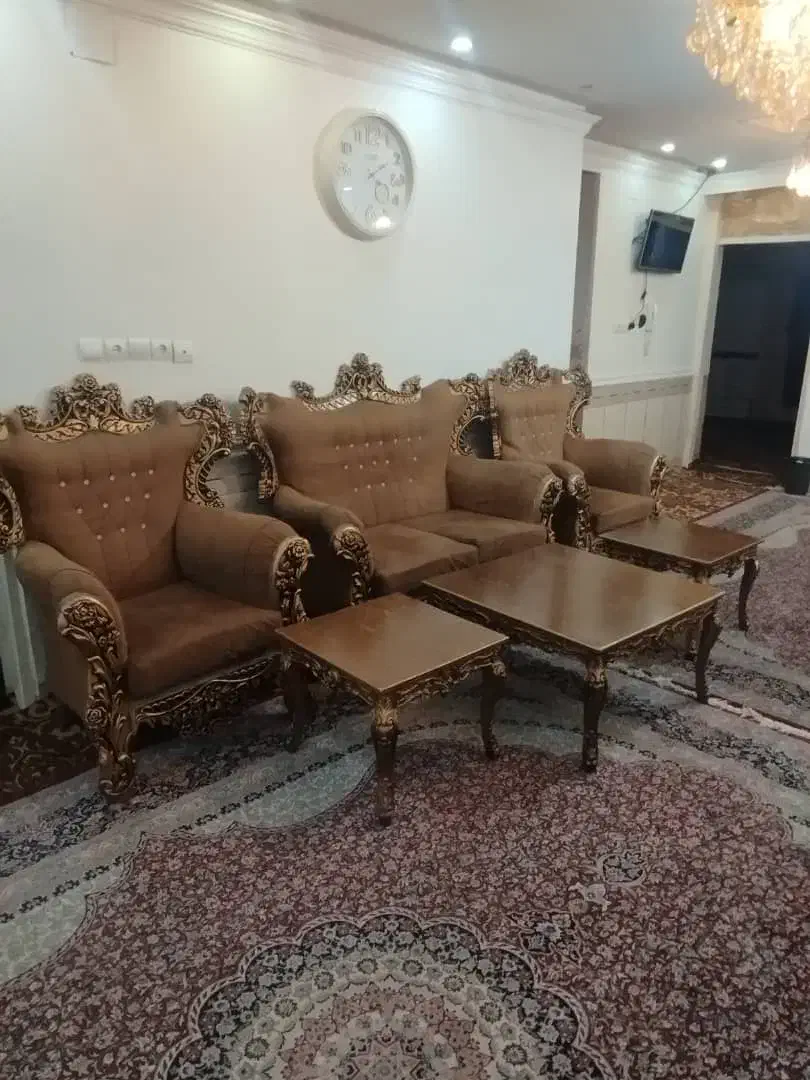 مبل سلطنتی.  ۹ نفره   سالم با ۳ تا گل میز|مبلمان خانگی و میز عسلی|اهواز, آریاشهر|دیوار