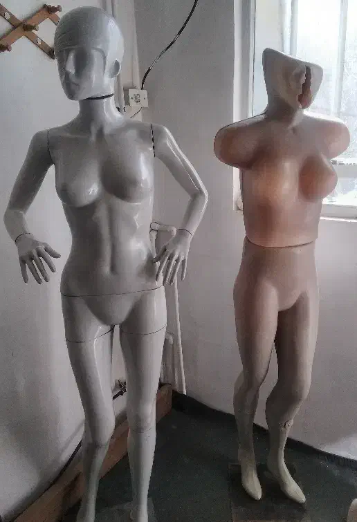 ۲ مانکن کامل ، ۴ بالا تنه کامل و ۱۳ نیم تنه و ۱ سر|فروشگاه و مغازه|تاکستان, |دیوار