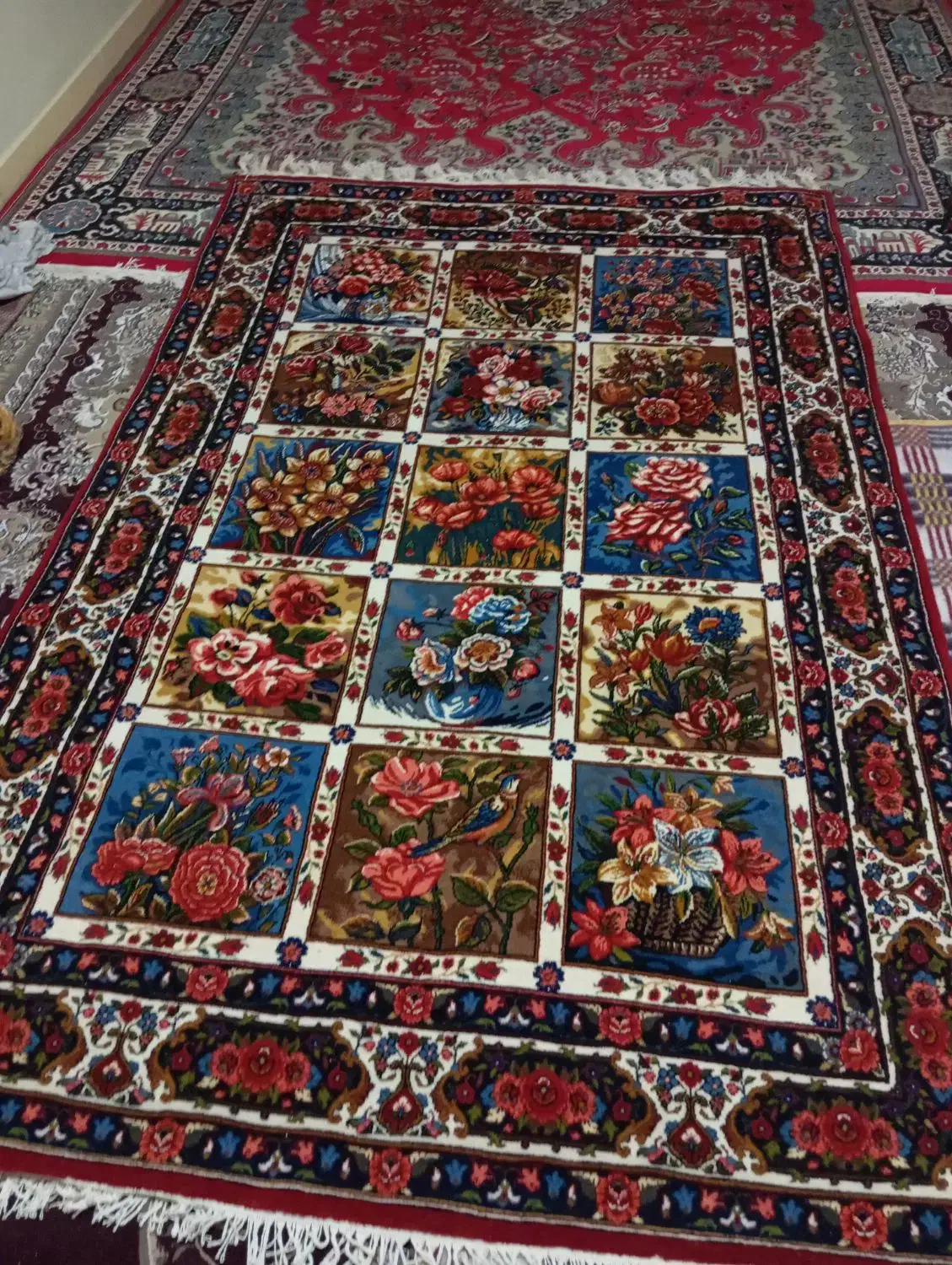 قالی دست بافت خشتی|فرش|اصفهان, نقش جهان|دیوار