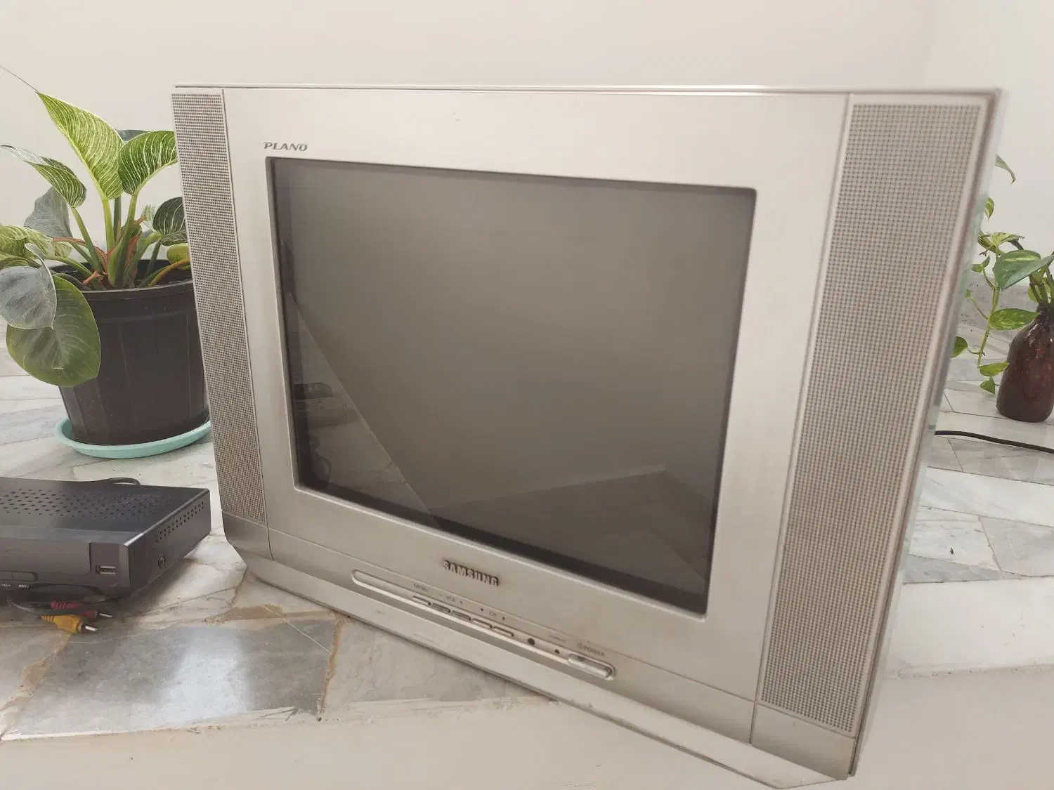 تلویزیون سامسونگ ۱۴ اینچ صفحه تخت|تلویزیون و پروژکتور|آستانه اشرفیه, |دیوار