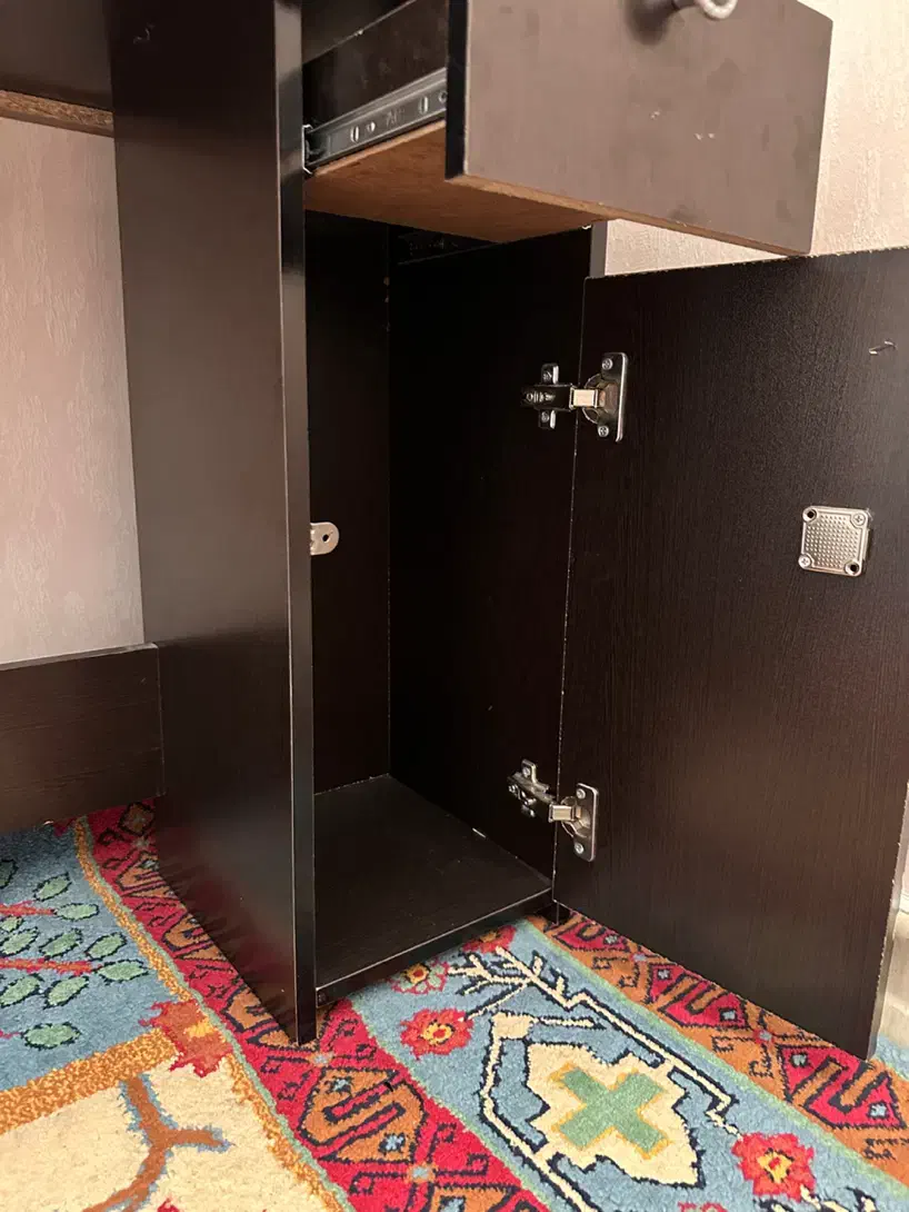 میز تحریر در حد نو|میز تحریر و کامپیوتر|هشتگرد, فاز ۱ مهستان|دیوار