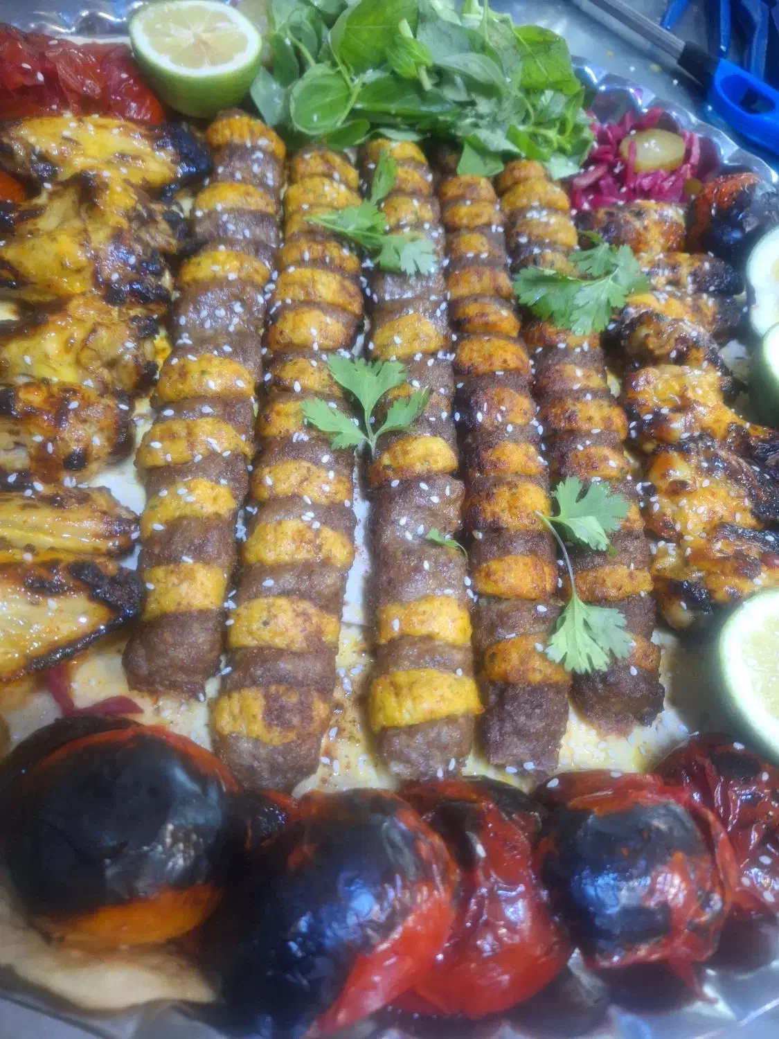 نیازمند نیرو برای کار در رستوران|استخدام خدمات فروشگاه و رستوران|نائین, |دیوار