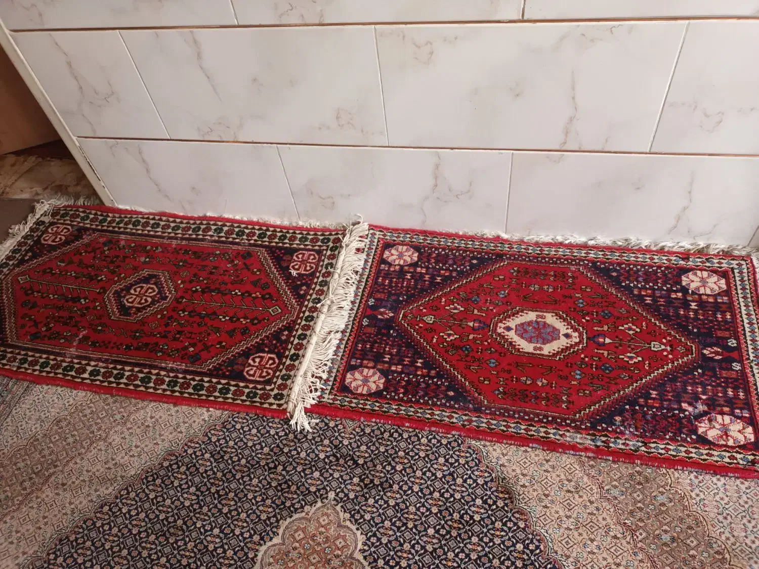 فرش کار کرده و کناره و قالیچه|فرش|شیراز, تندگویان|دیوار