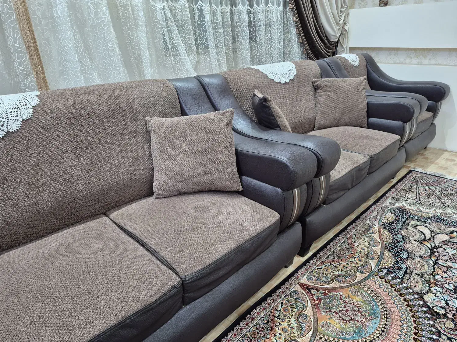 مبلمان راحتی با کیفیت به همراه ویترین|مبلمان خانگی و میز عسلی|قم, بنیاد|دیوار