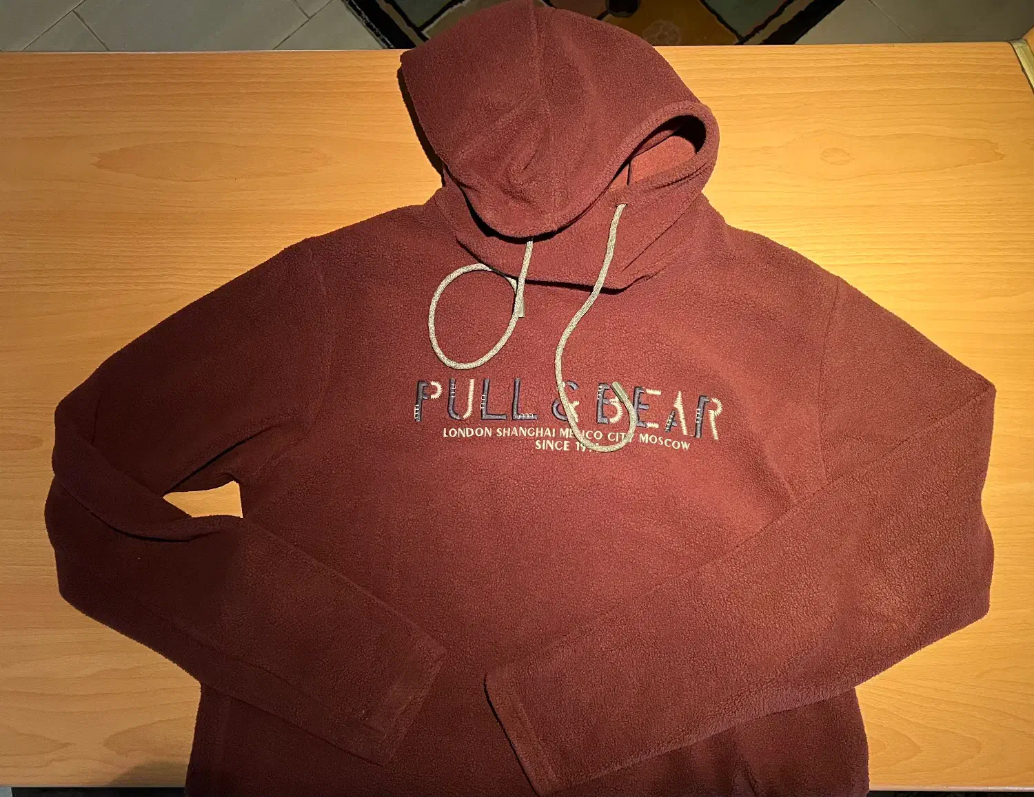 هودی زرشکی کم کارکرد|لباس|ساری, |دیوار