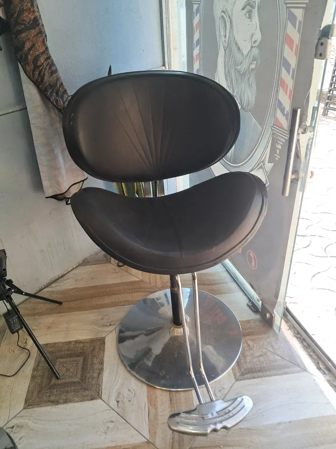 اسپیکر و صندلی اصلاح|سیستم صوتی خانگی|مشهد, هفت تیر (آب و برق)|دیوار