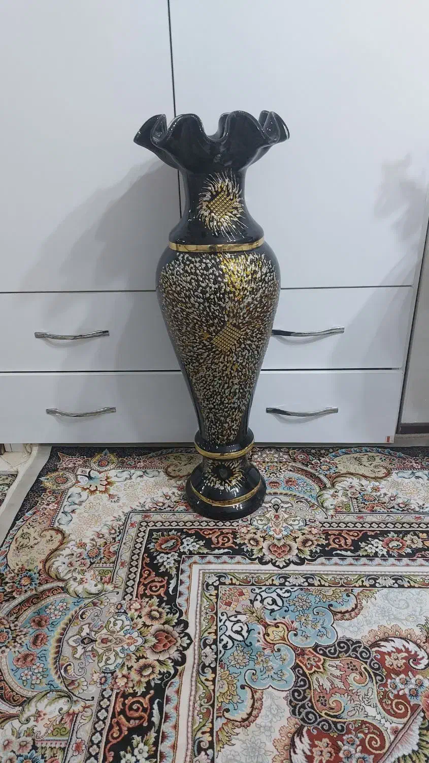 گلدان شیشه ای بزرگ سالمه سالم خودش قشنگترازعکسشه|صنایع دستی و سایر لوازم تزئینی|قم, شهرک قدس|دیوار