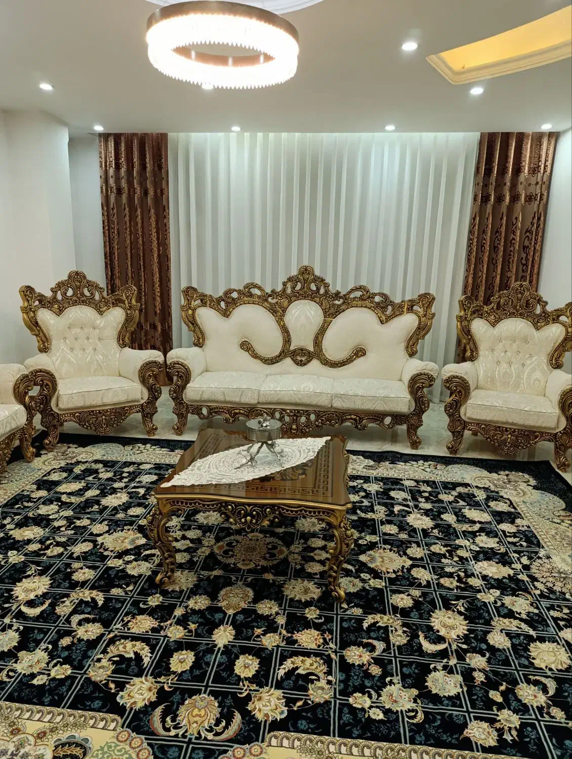 یک دست مبل نه نفره|مبلمان خانگی و میز عسلی|گلستان (تهران), |دیوار