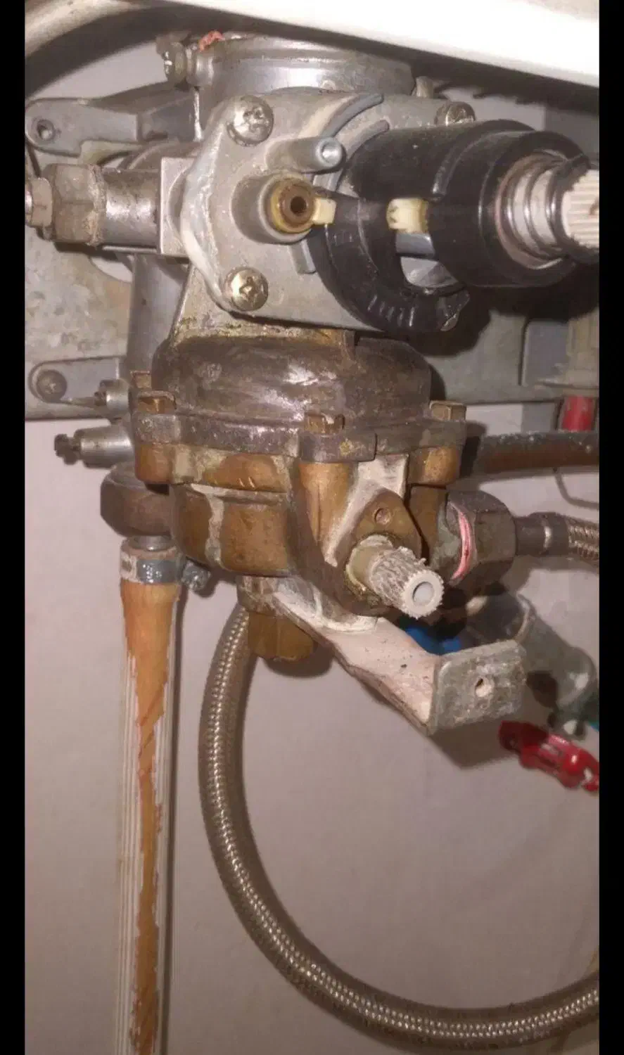 تعمیروسرویس انواع آبگرمکن گازی دیواری|خدمات پیشه و مهارت|ایرانشهر, |دیوار