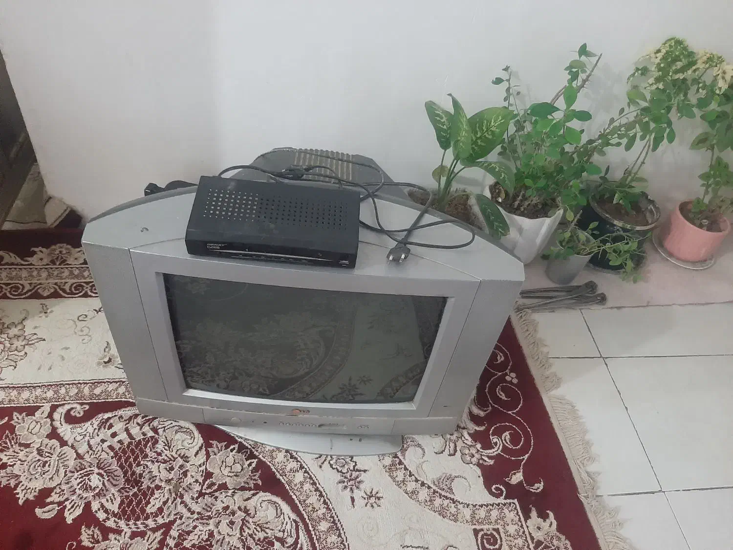 تلویزیون ۲۱ سامسونگ و یک دیجیتال دنای|تلویزیون و پروژکتور|ملکشاهی, |دیوار