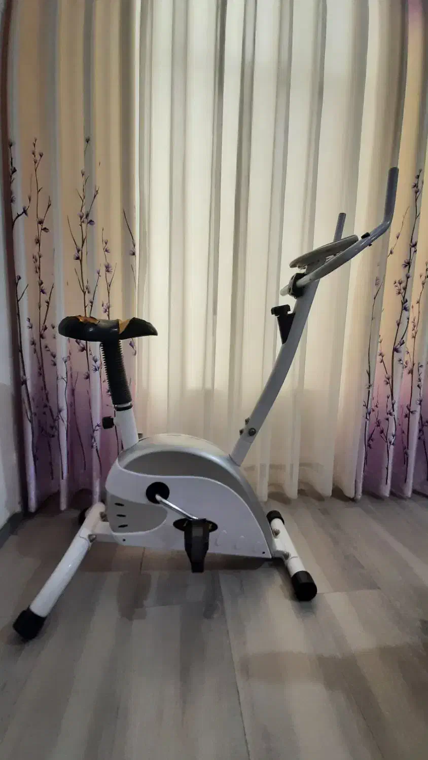 دوچرخه ثابت|تجهیزات ورزشی|مشکیندشت, |دیوار