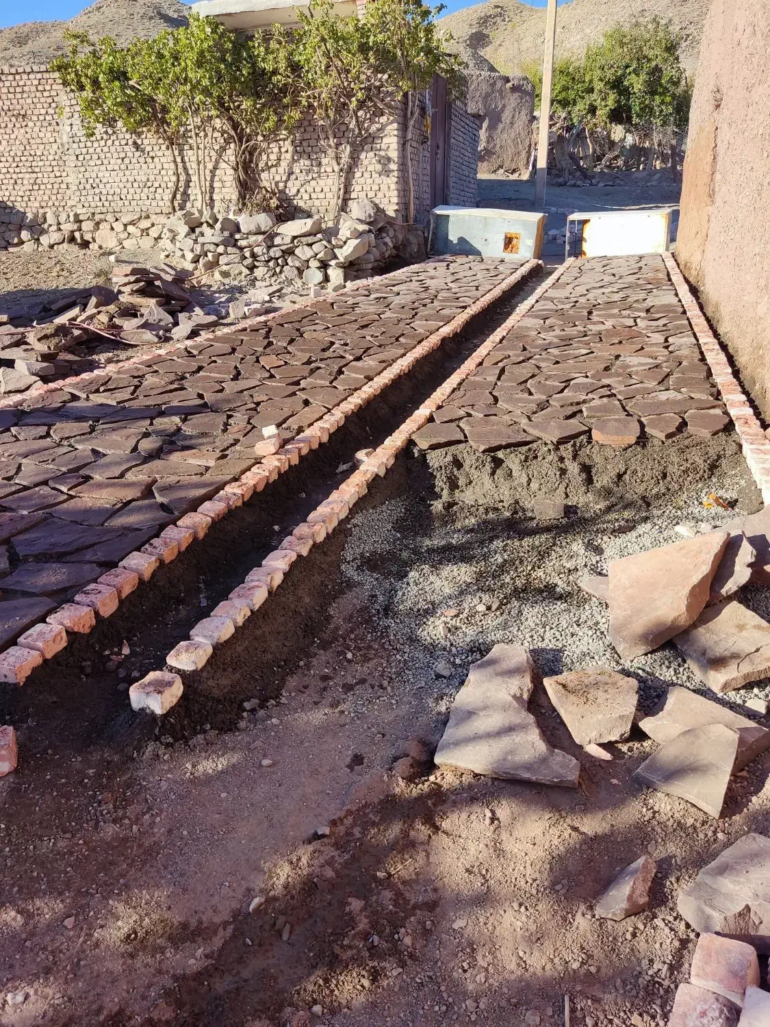 سنگ فرش سیمان کاری|خدمات پیشه و مهارت|بیرجند, |دیوار