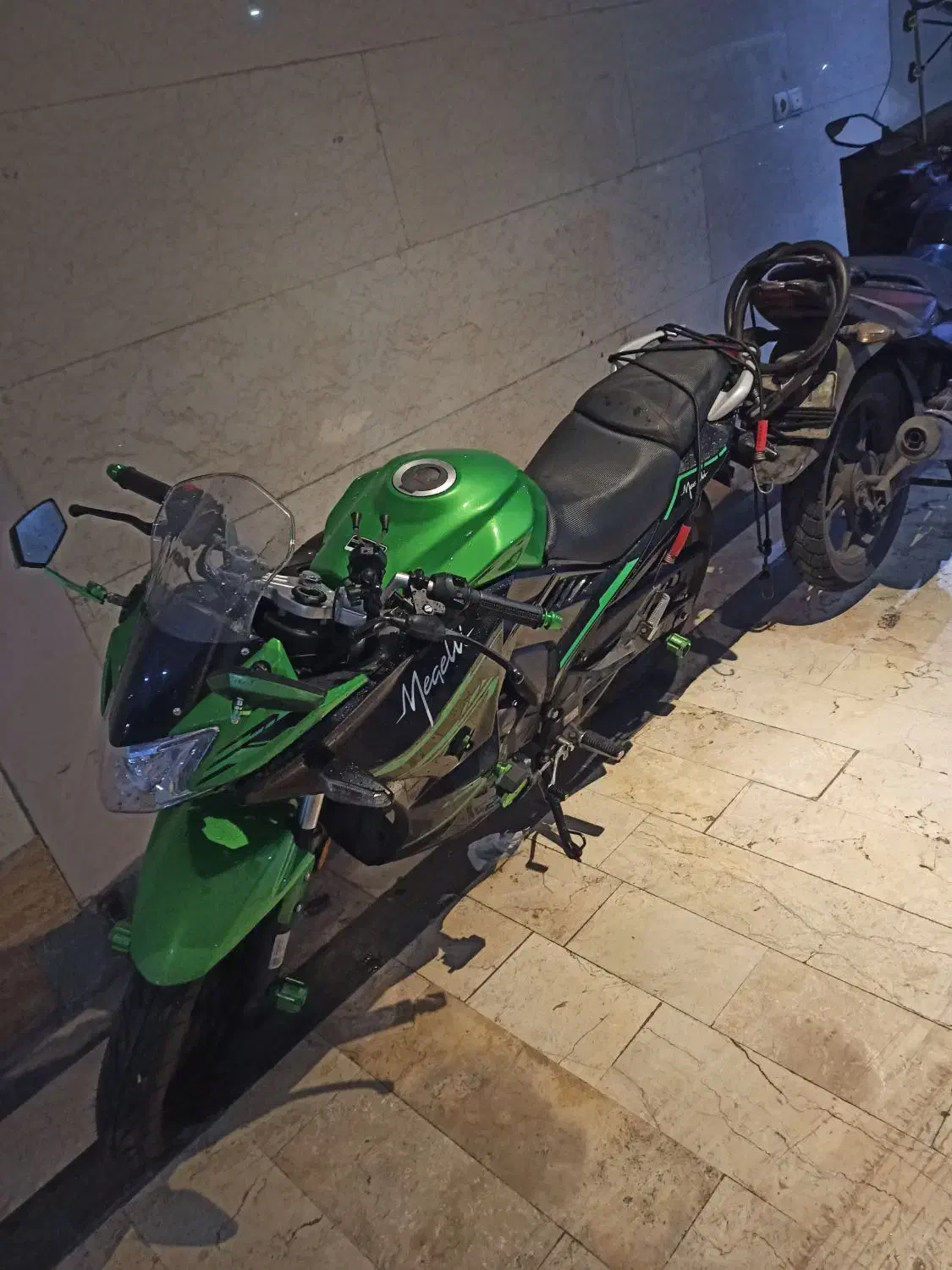 مگلی ۲۰۰|موتورسیکلت|بومهن, |دیوار