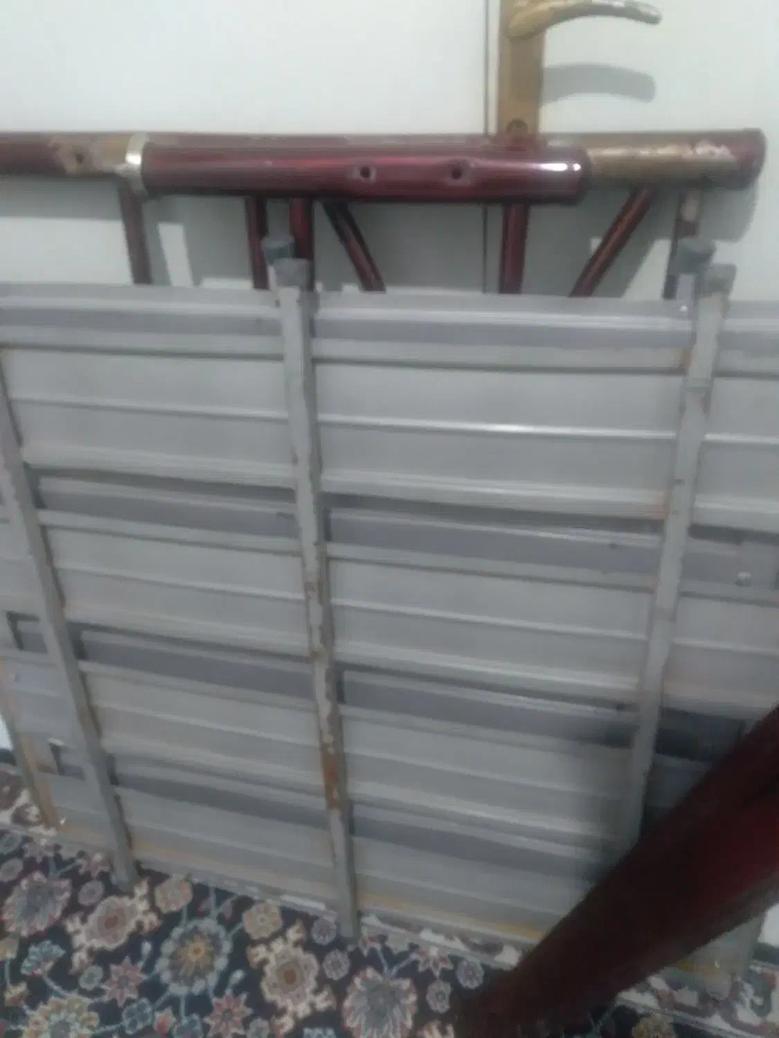 تخت فلزی|تخت و سرویس خواب|مهاجران, |دیوار