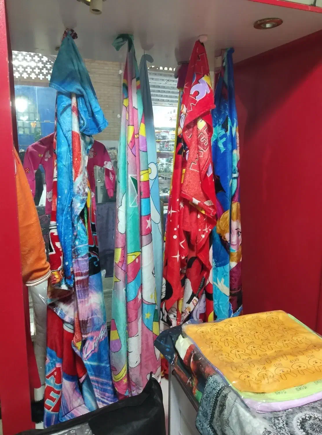 انواع پتو ومسافرتی بالش تشک حاضری|رختخواب، بالش، پتو|تاکستان, |دیوار