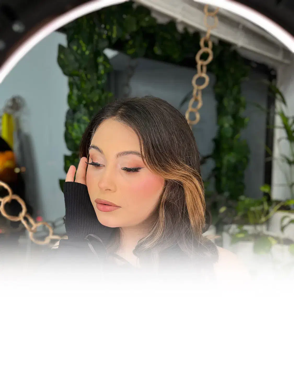 تخفیف ویژه میکاپ و شنیون|خدمات آرایشگری و زیبایی|رشت, معلم|دیوار