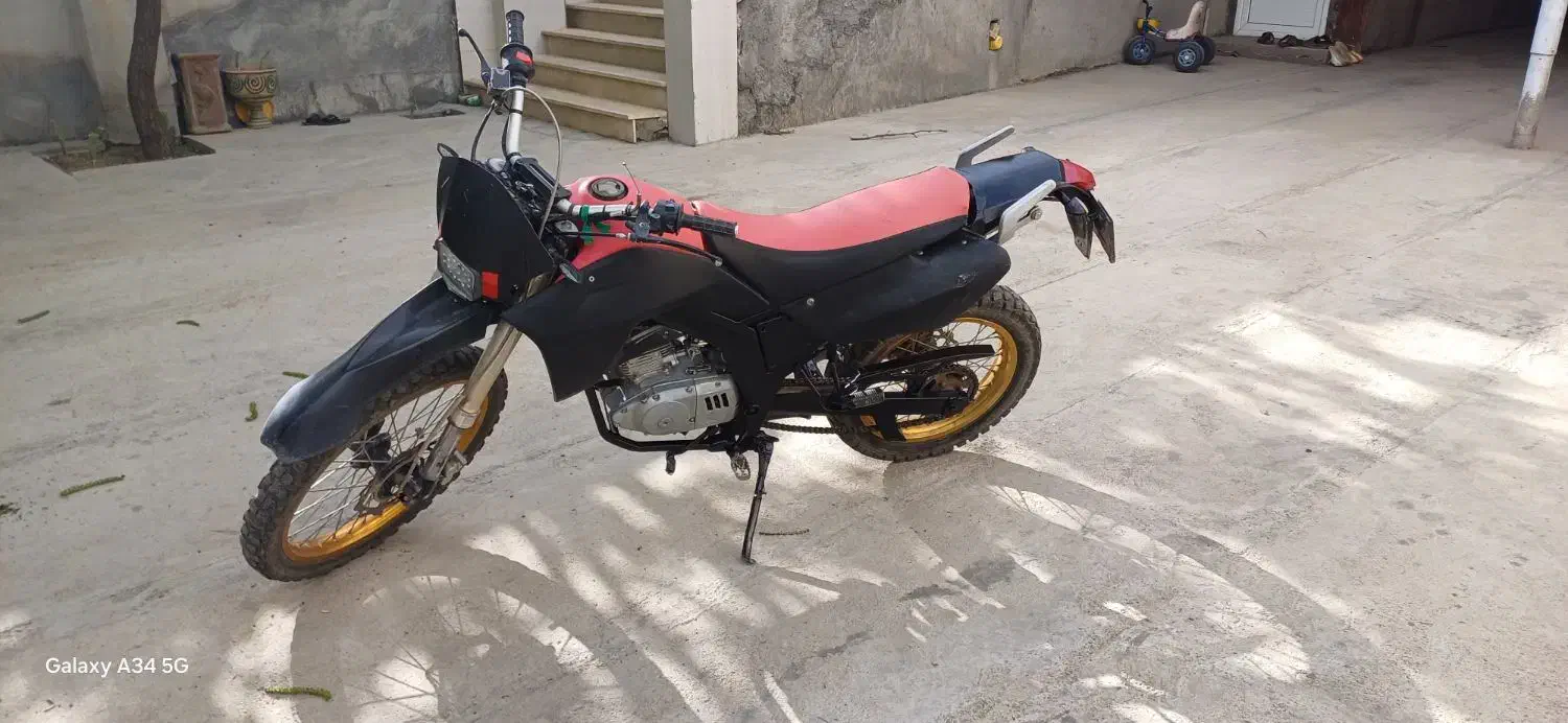 زیر قیمت گذاشتم پول لازمم یک سال زمانتش میکنم|موتورسیکلت|کرمانشاه, |دیوار