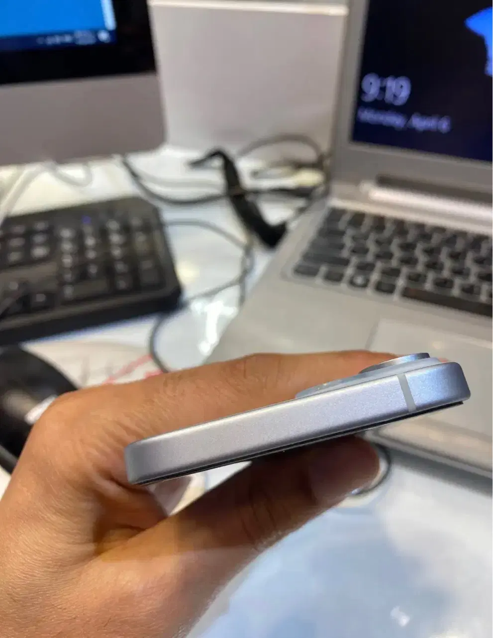 iPhone 15 normal|موبایل|خوی, |دیوار