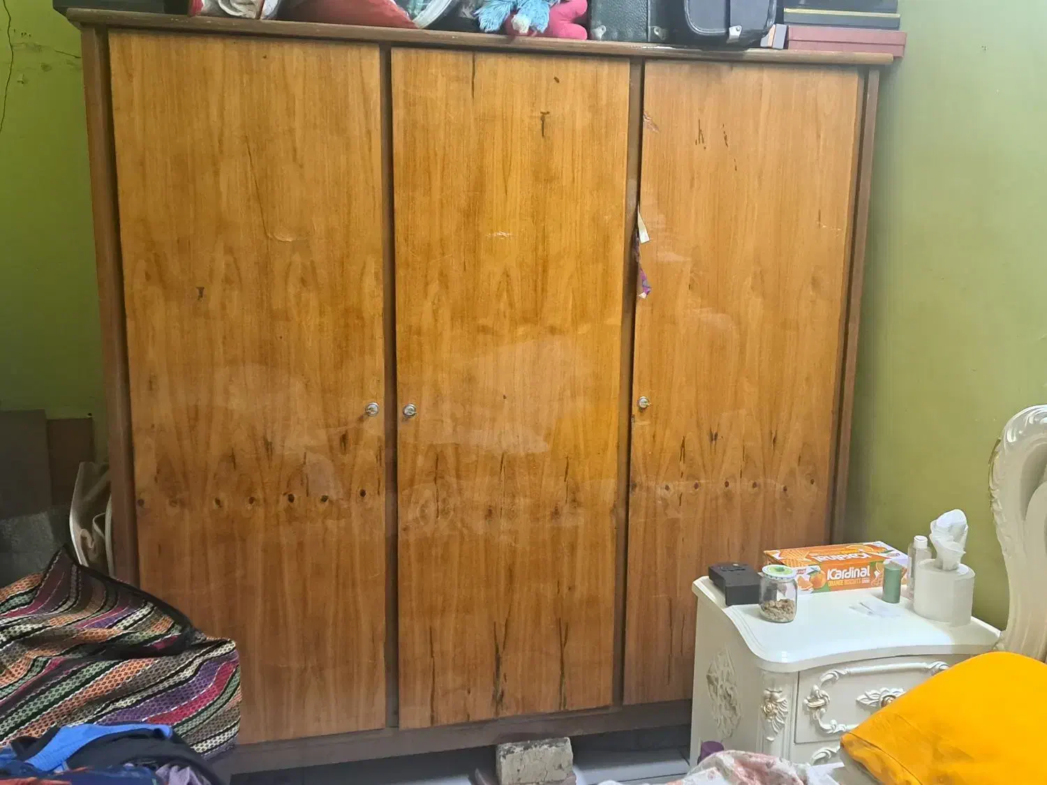 *کمد نو چرخدار چوب گردو ۳ در ۳ بزرگ*|جاکفشی، کمد، دراور|شیراز, ستارخان|دیوار