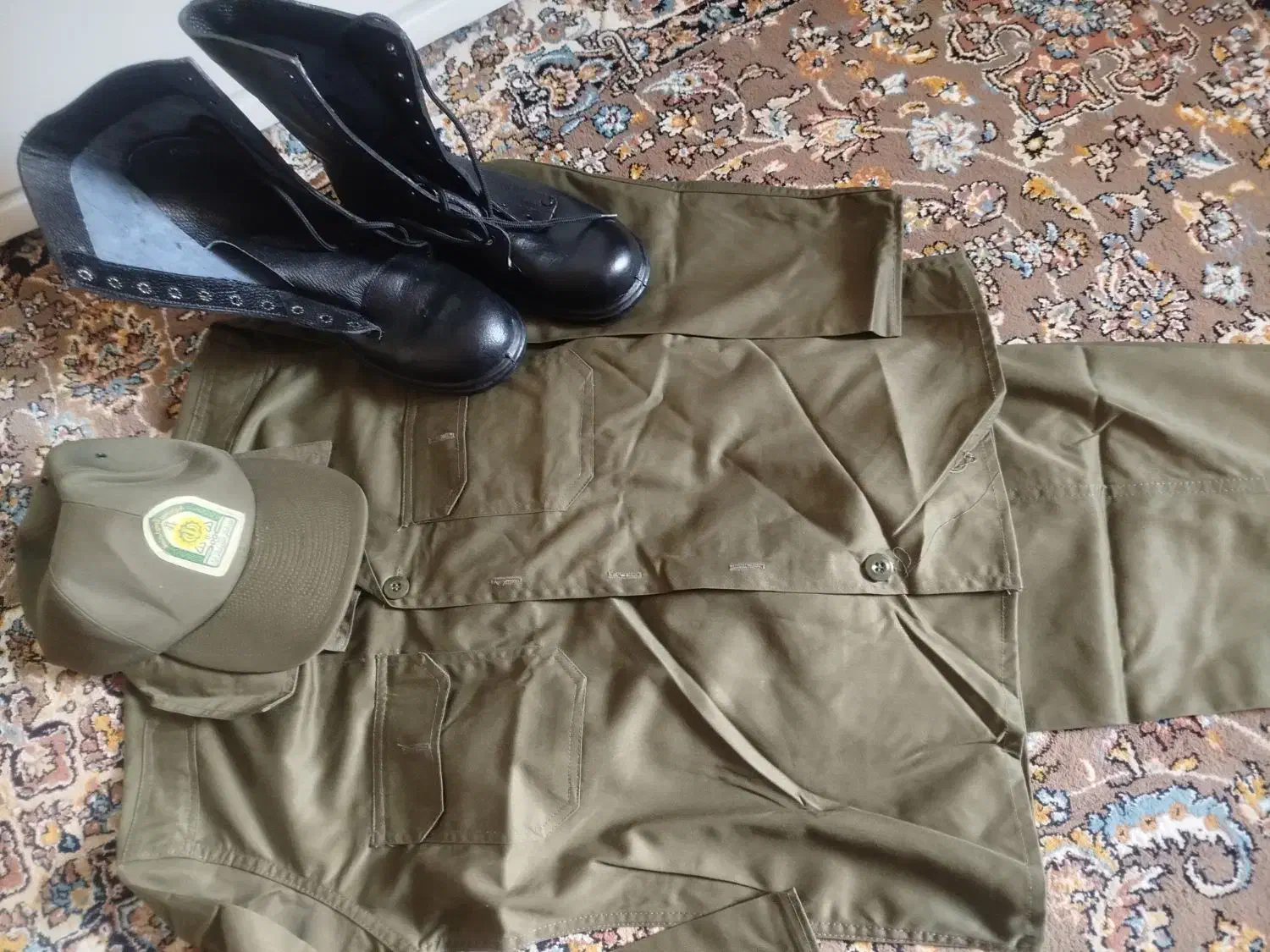 لباس سربازی|لباس|همدان, |دیوار