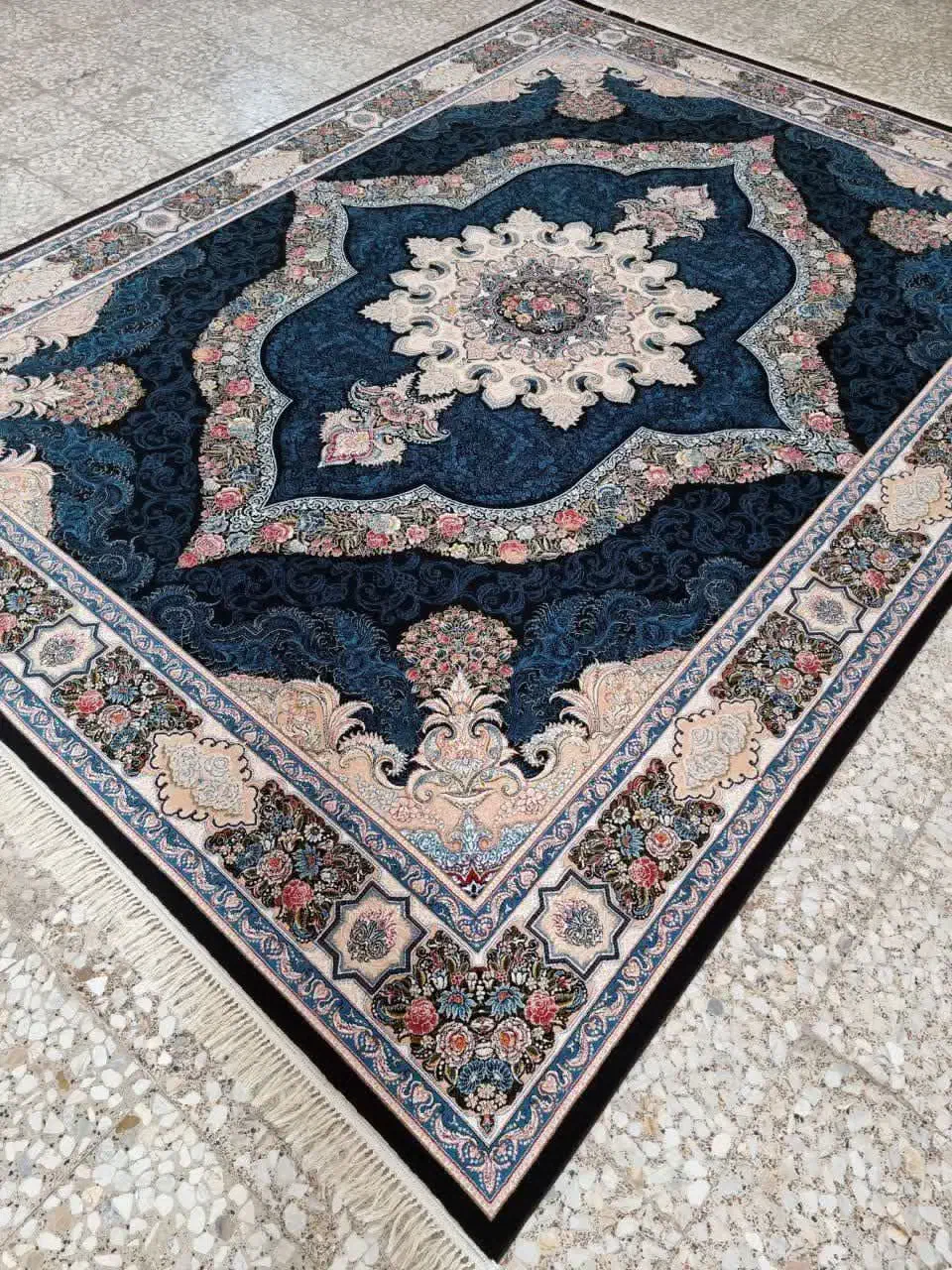 حراج فرش های ۵۰۰ شانه خرید از تولیدی|فرش|کاشان, راوند|دیوار