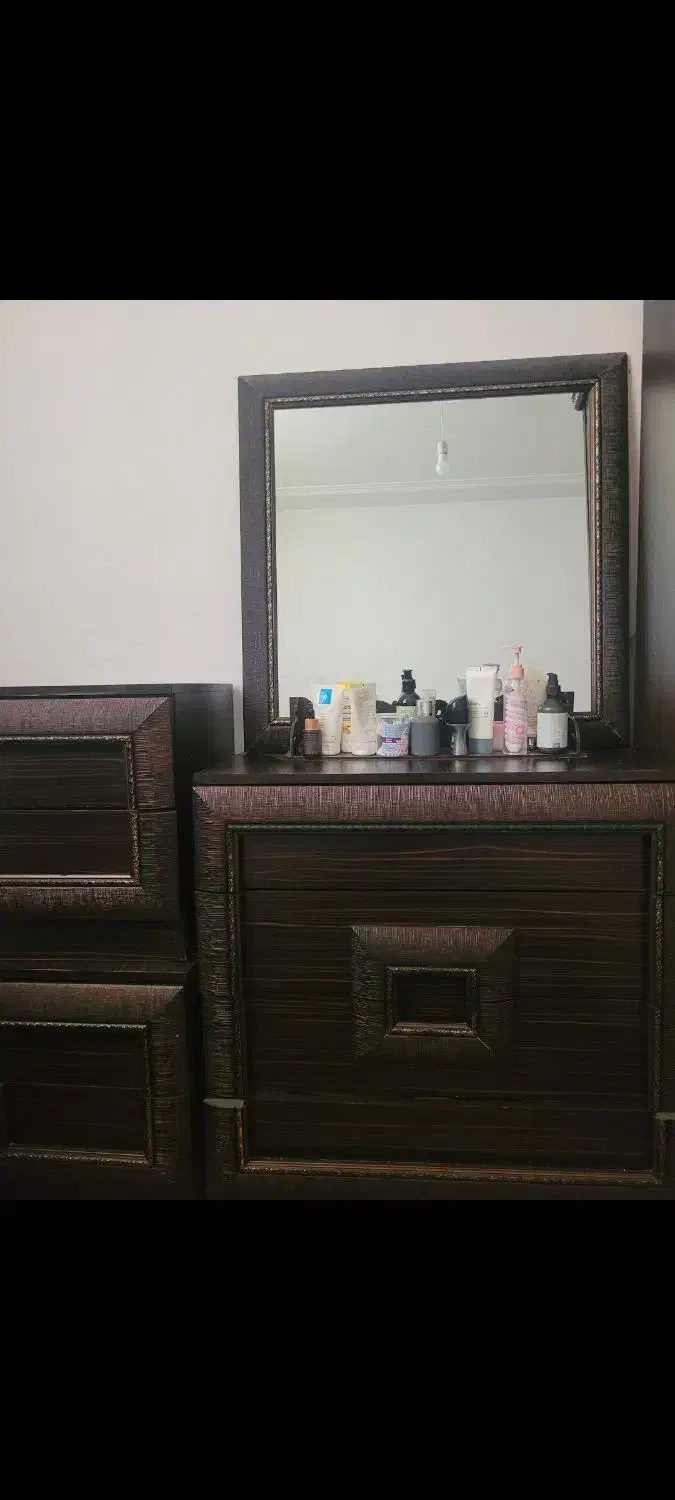 سرویس خواب در حد نو|تخت و سرویس خواب|شازند, |دیوار