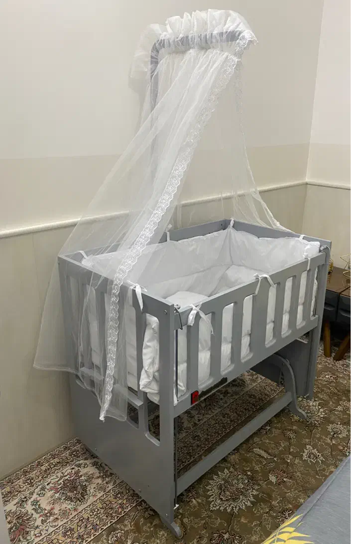 تخت و گهواره کنار مادر|تخت و صندلی بچه|کاشان, ۲۲ بهمن|دیوار