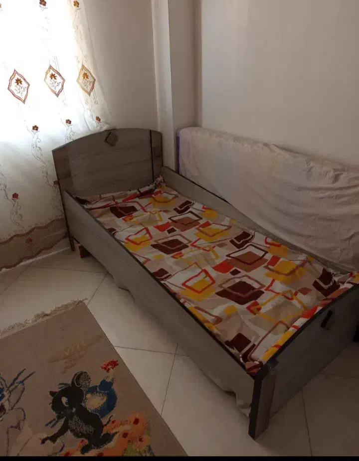تختخواب سالم و بدون عیب ام دی آف همراه با تشک|تشک تختخواب|فاضل آباد, |دیوار