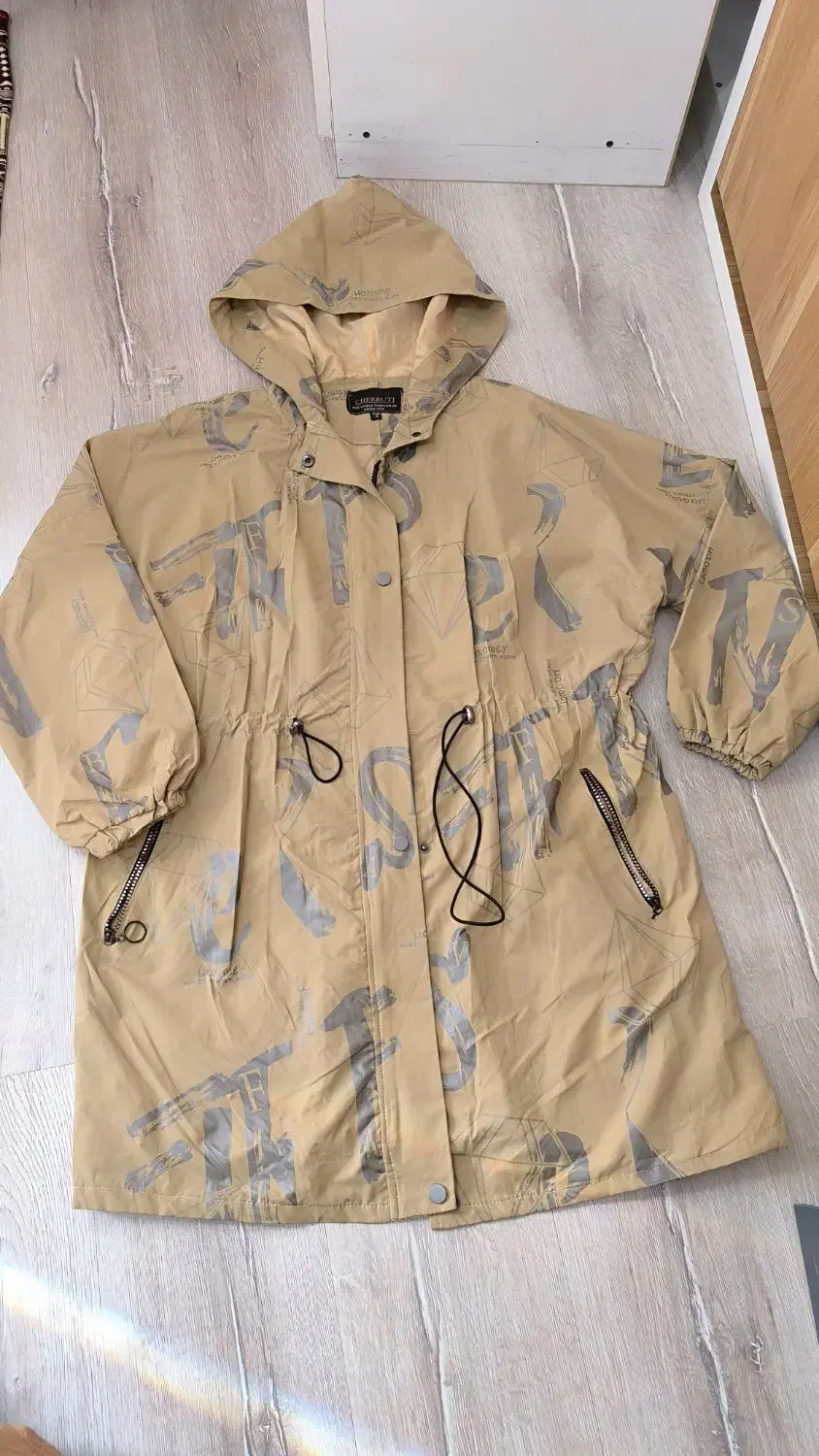 پالتو|لباس|بومهن, |دیوار