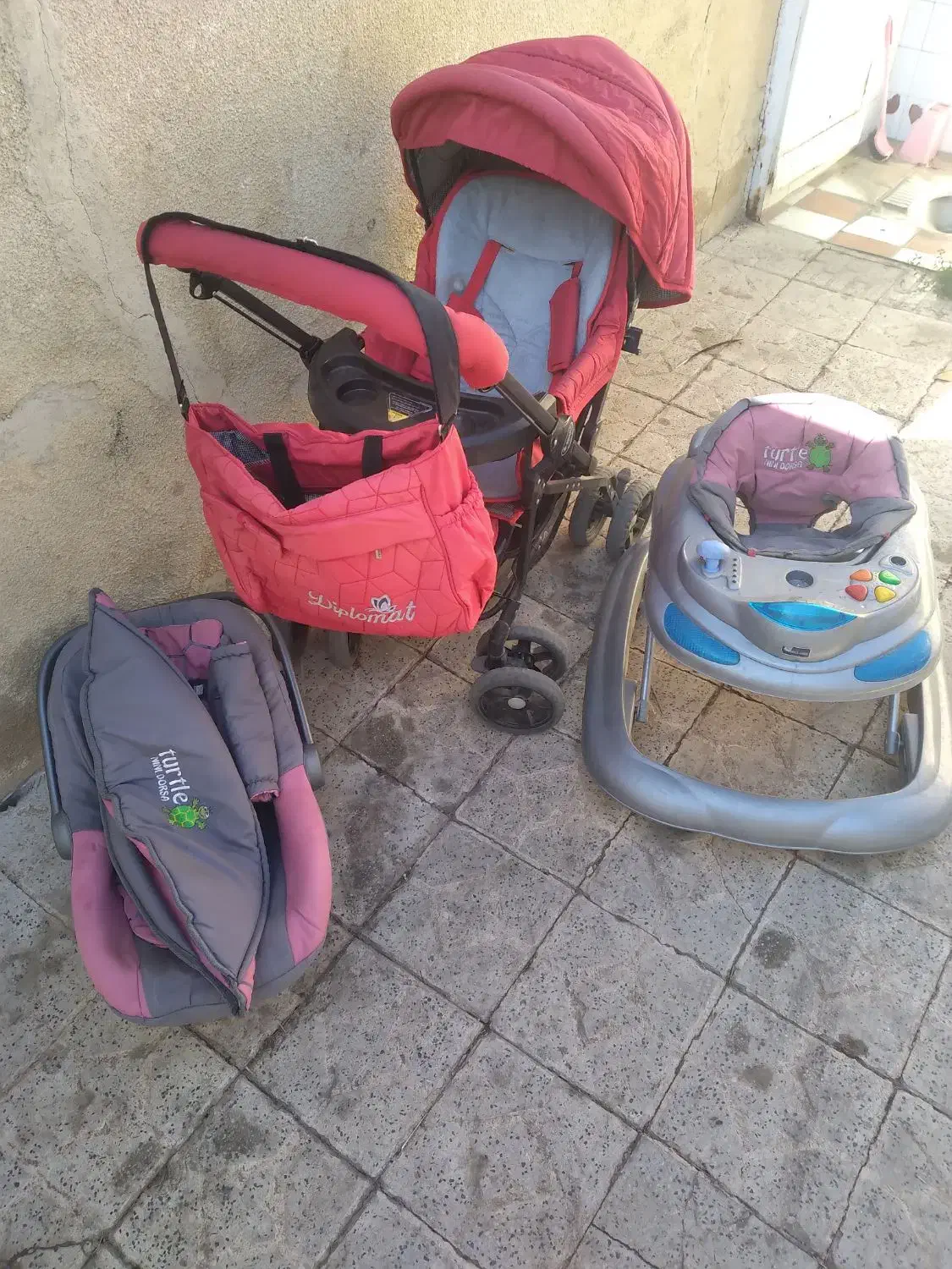 کالسکه و ساک ست. روروئک و نی نی لالای|کالسکه و لوازم جانبی|تویسرکان, |دیوار