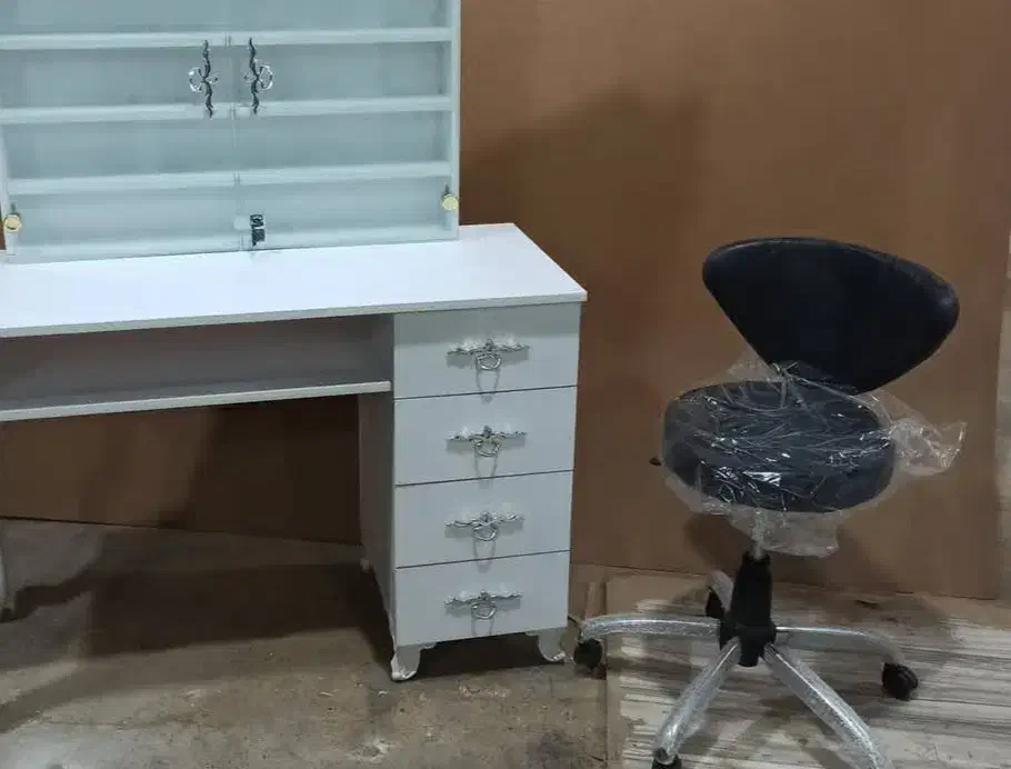 فروش میز تماماقفل،همراه صندلی چرخدار وتنظیم ارتفاع|دفتر کار|فسا, |دیوار