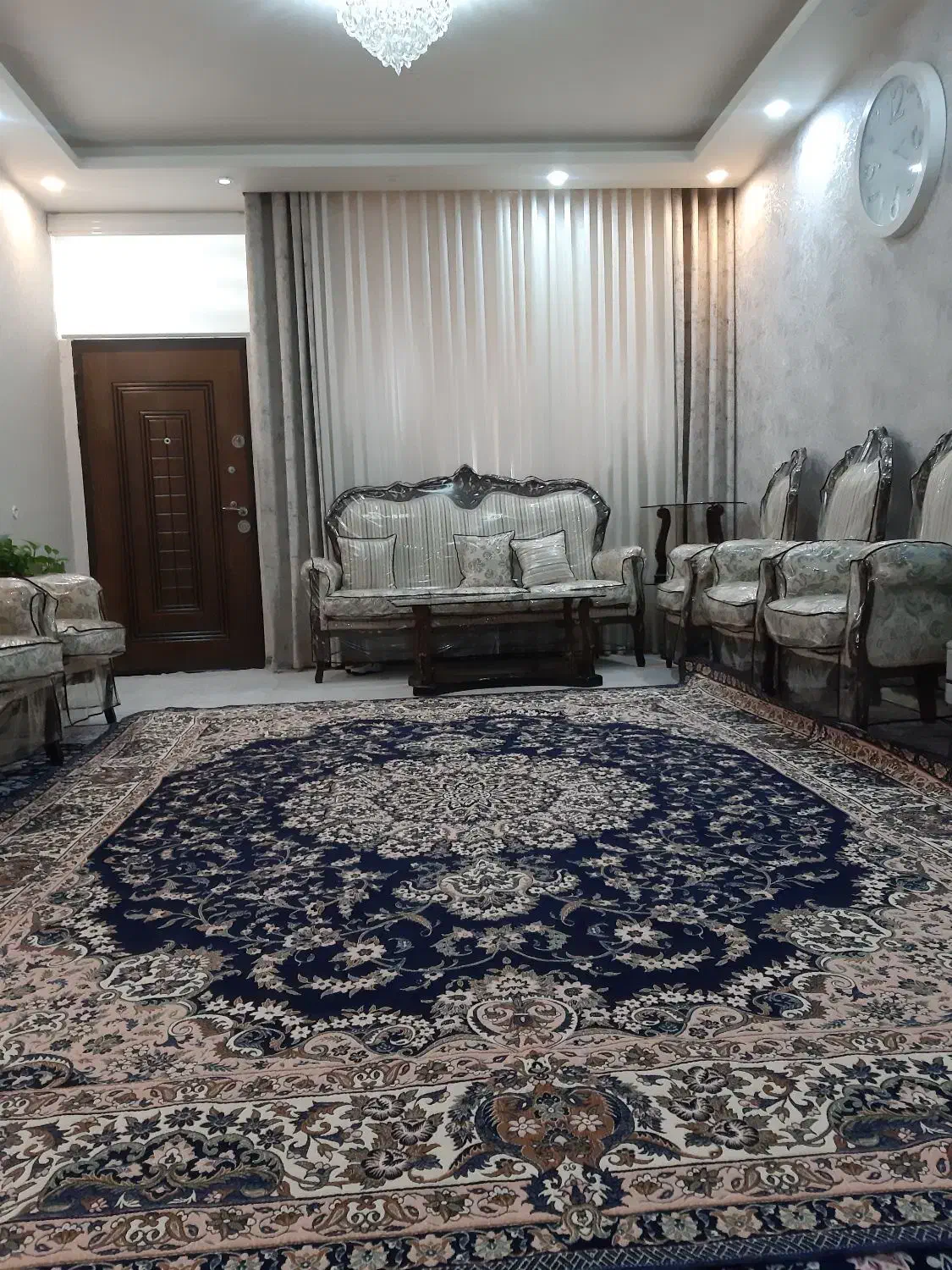 روفرشی ۶ متری دو عدد فرش قدیمی|روفرشی|شیراز, عادل آباد|دیوار