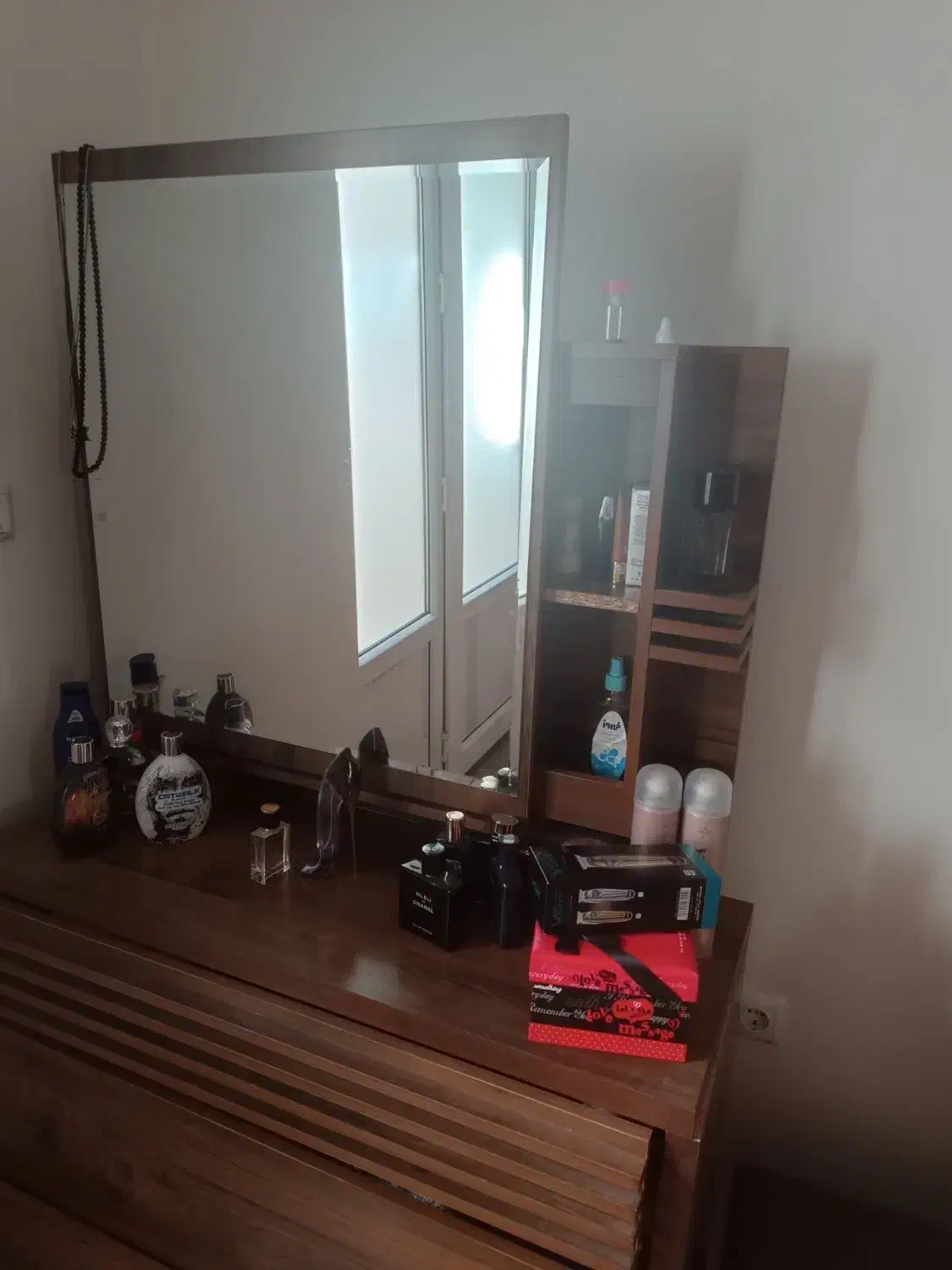 دراور سه کشو بهمراه آینه و صندلی|جاکفشی، کمد، دراور|فردیس, منظریه|دیوار