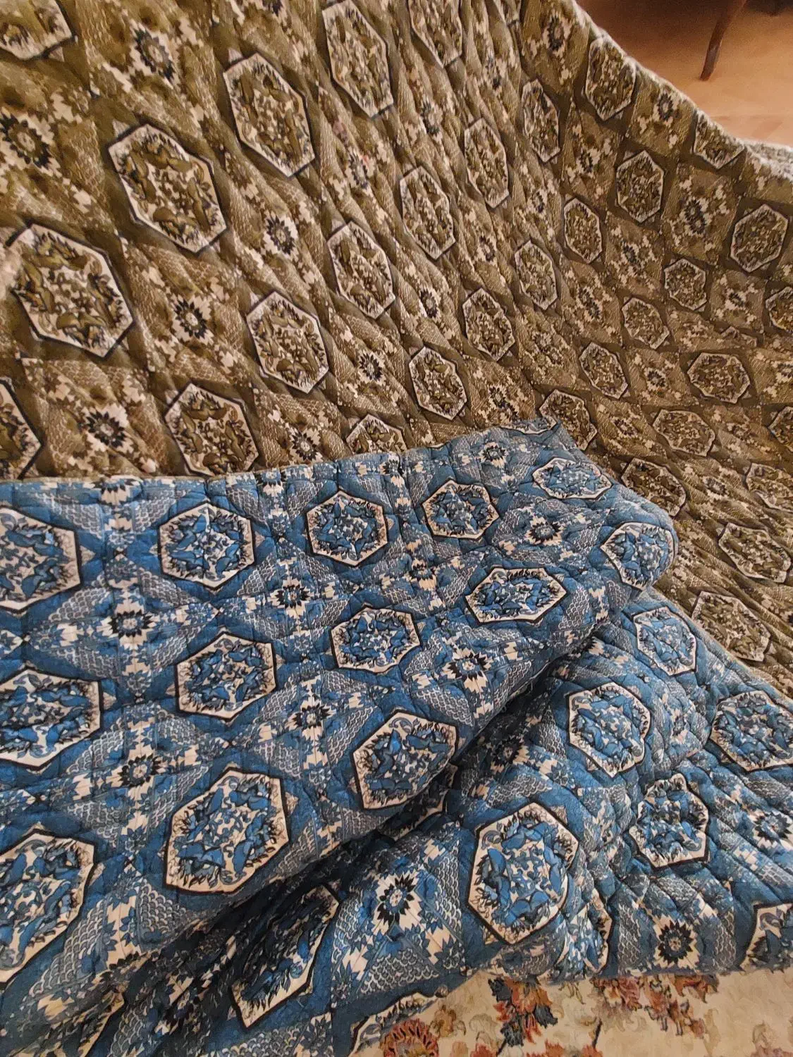 کرسی|رختخواب، بالش، پتو|مشهد, میان ولایت|دیوار