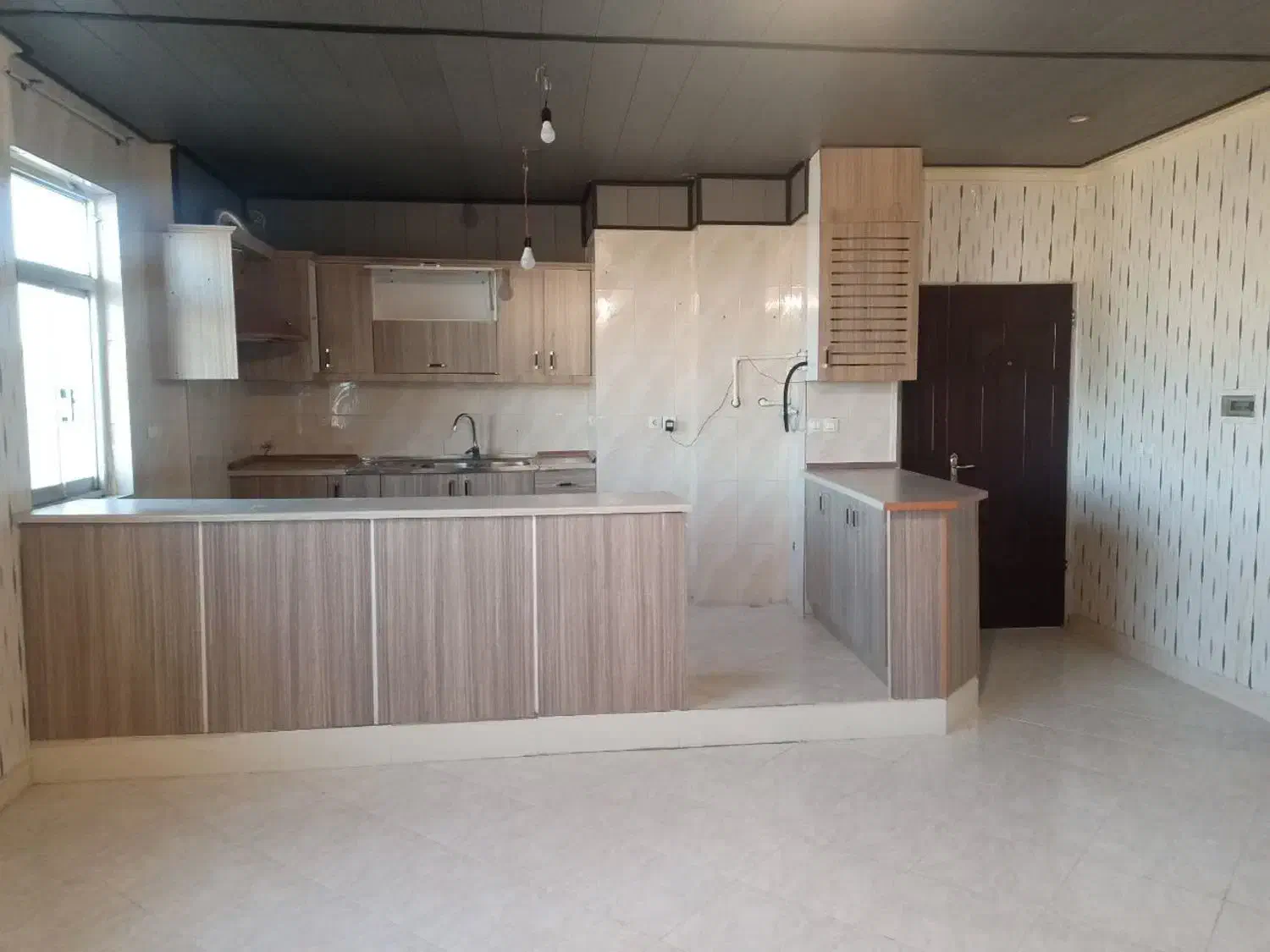 کابینت فوق العاده تمیز در حد نونو با سینک و هود|آبچکان و نظمدهنده ظروف|گلپایگان, |دیوار