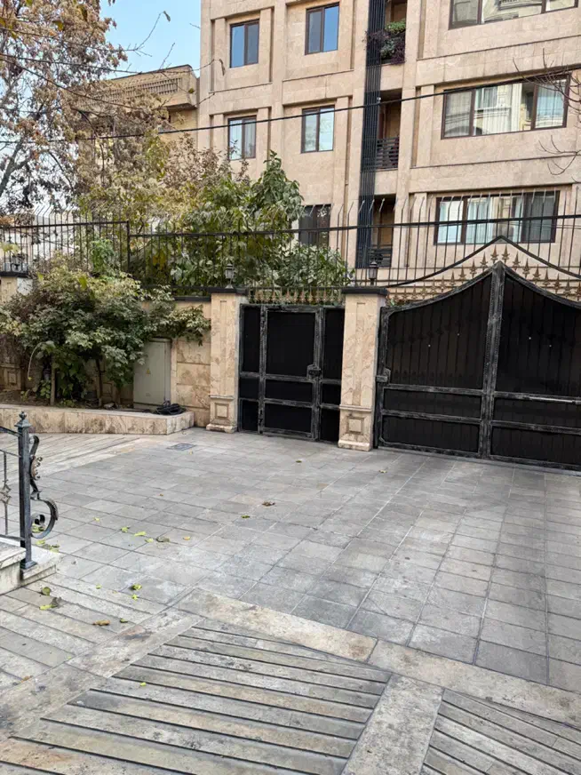 ۵۸ متر ** ظفر کوچه افشین ** ۹ ساله طبقه چهارم