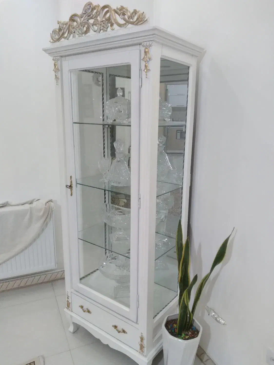 میز جلو مبلی ب همراه عسلی ویک عدد بوفه در حد نو|مبلمان خانگی و میز عسلی|قرچک, میرزائی جنوبی|دیوار